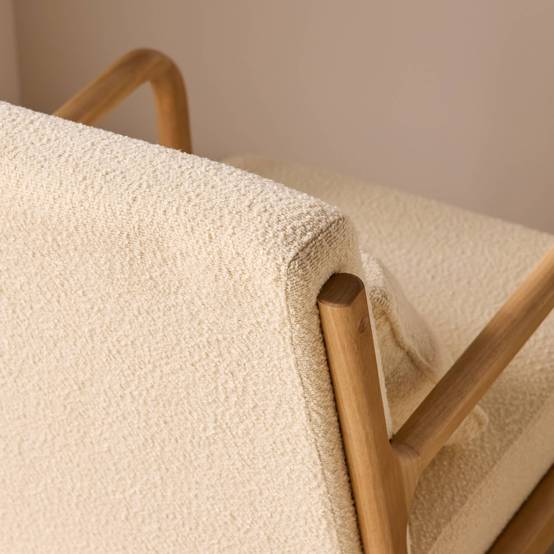 sweeek - Fauteuil à bouclettes blanches texturées. bois et tissu. 1 place droit fixe. pieds compas scandinave. structure en bois solide | sweeek - Image 6