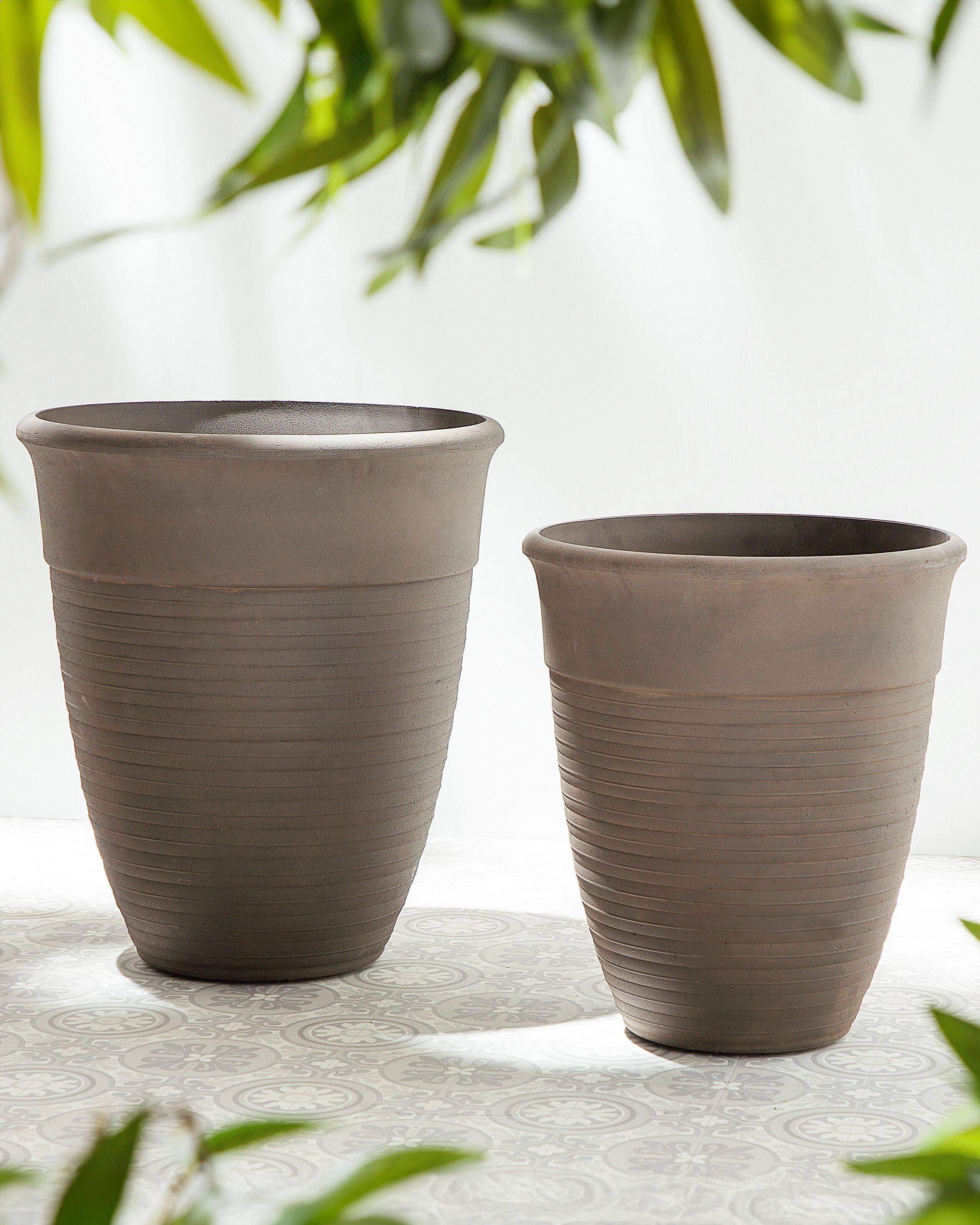 Beliani - 2 Cache-Pots Marron en Forme de Vase Diamètre 50 cm Pots de Fleurs en Pierre et Polyrésine de Style Vintage pour Extérieur et Intérieur - Imagen 2