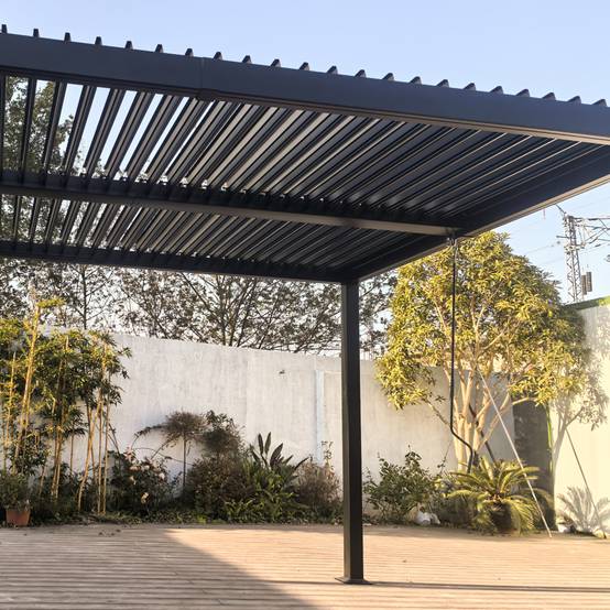 Pergola bioclimatique 4x3m structure et lames en aluminium noir NAXOS - Image 5