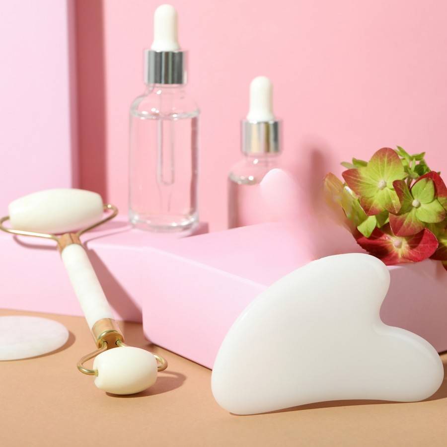1 Roller Jade Blanc + 1 Gua Sha Visage et corps Cristal de Roche+ Housse de Protection -Rides & Ridules - Routine Beauté- Sun&Sia - Image 1