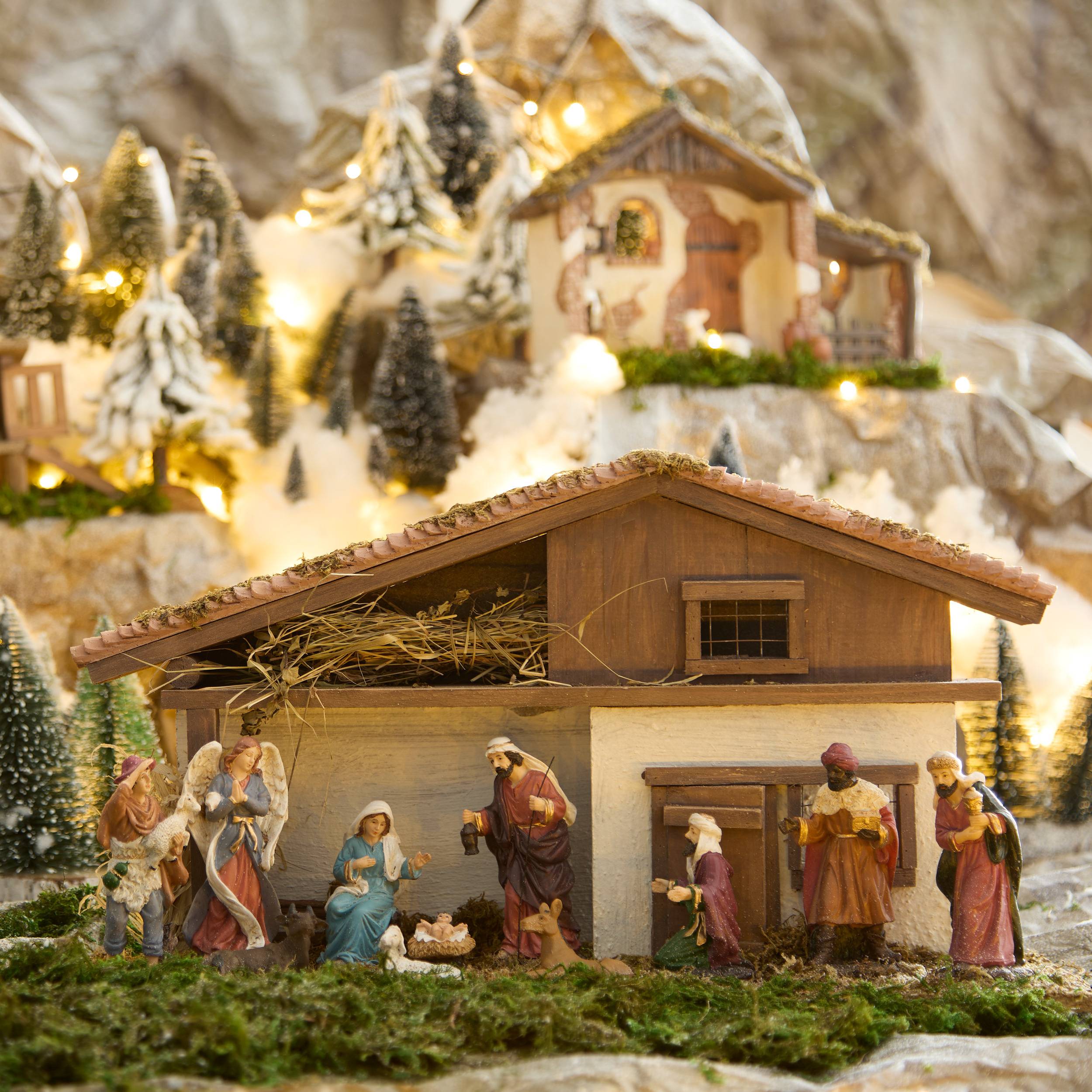 Feeric Christmas - Crèche de Noël Novea 11 santons 50 x 27 cm - Feeric Lights & Christmas - Image 1
