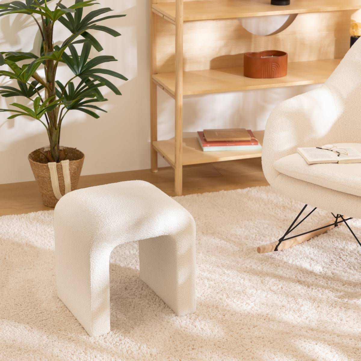 Atmosphera - Pouf "Sevi" en bouclette 41x35cm blanc - Atmosphera Créateur d'intérieur - Imagen 1