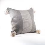 Housse de coussin à pompons - Gris et Blanc - Image 1