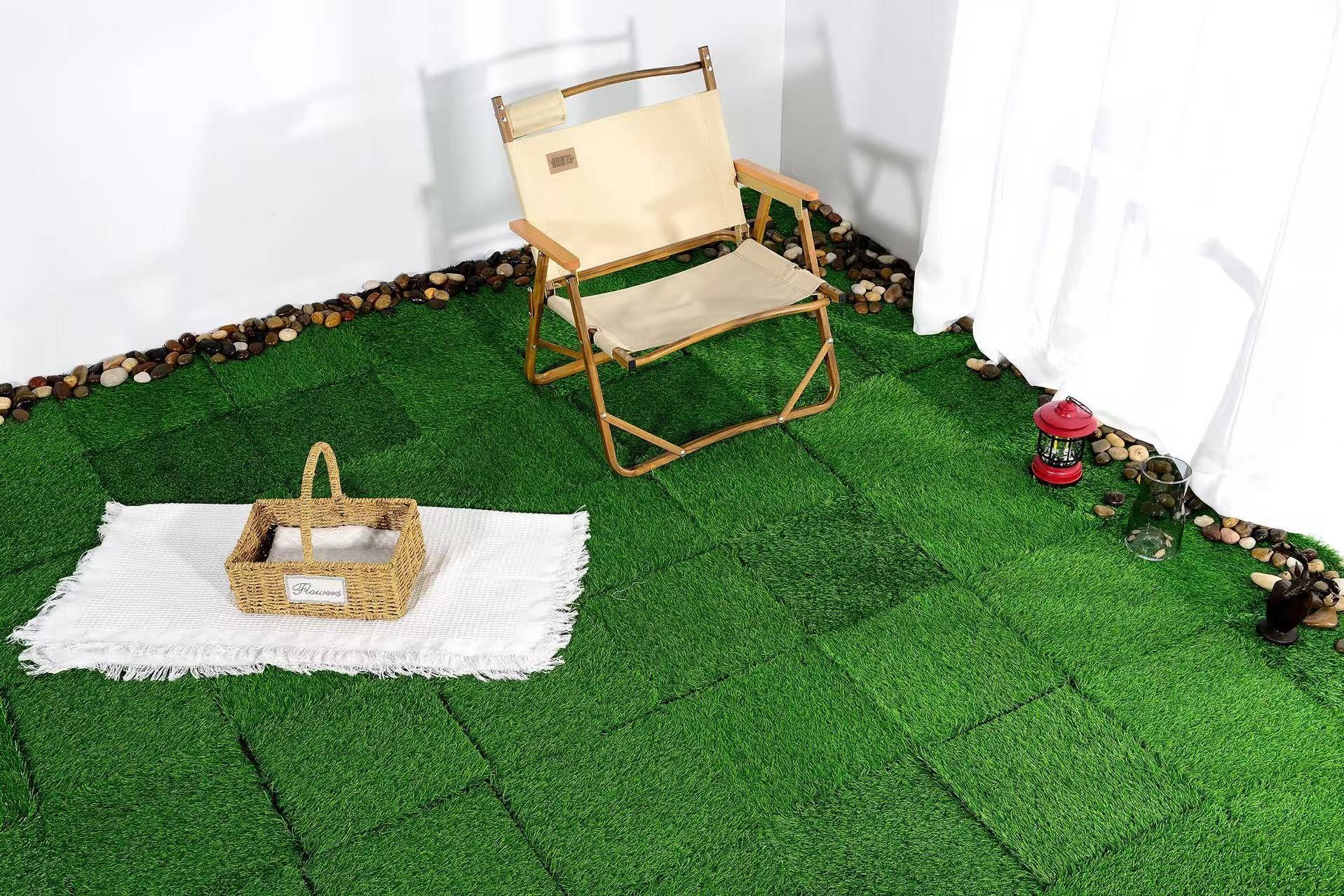 Dalles gazon artificiel plastique pour terrasse balcon drainage rapide 30x30cm vert - ComfortXL Outdoor Living - Image 6
