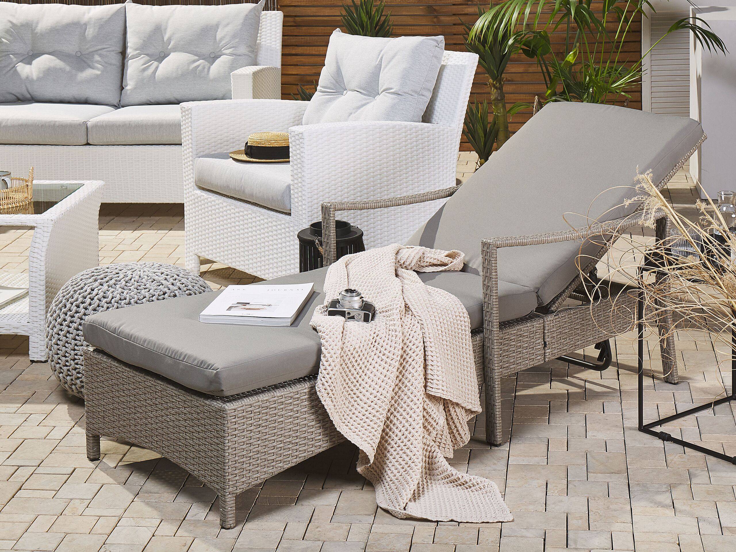Beliani - Chaise Longue Bain de Soleil avec Dossier Réglable en Rotin Marron avec Coussin Gris Design Intemporel et Moderne pour Jardin ou Terrasse Beliani - Imagen 2