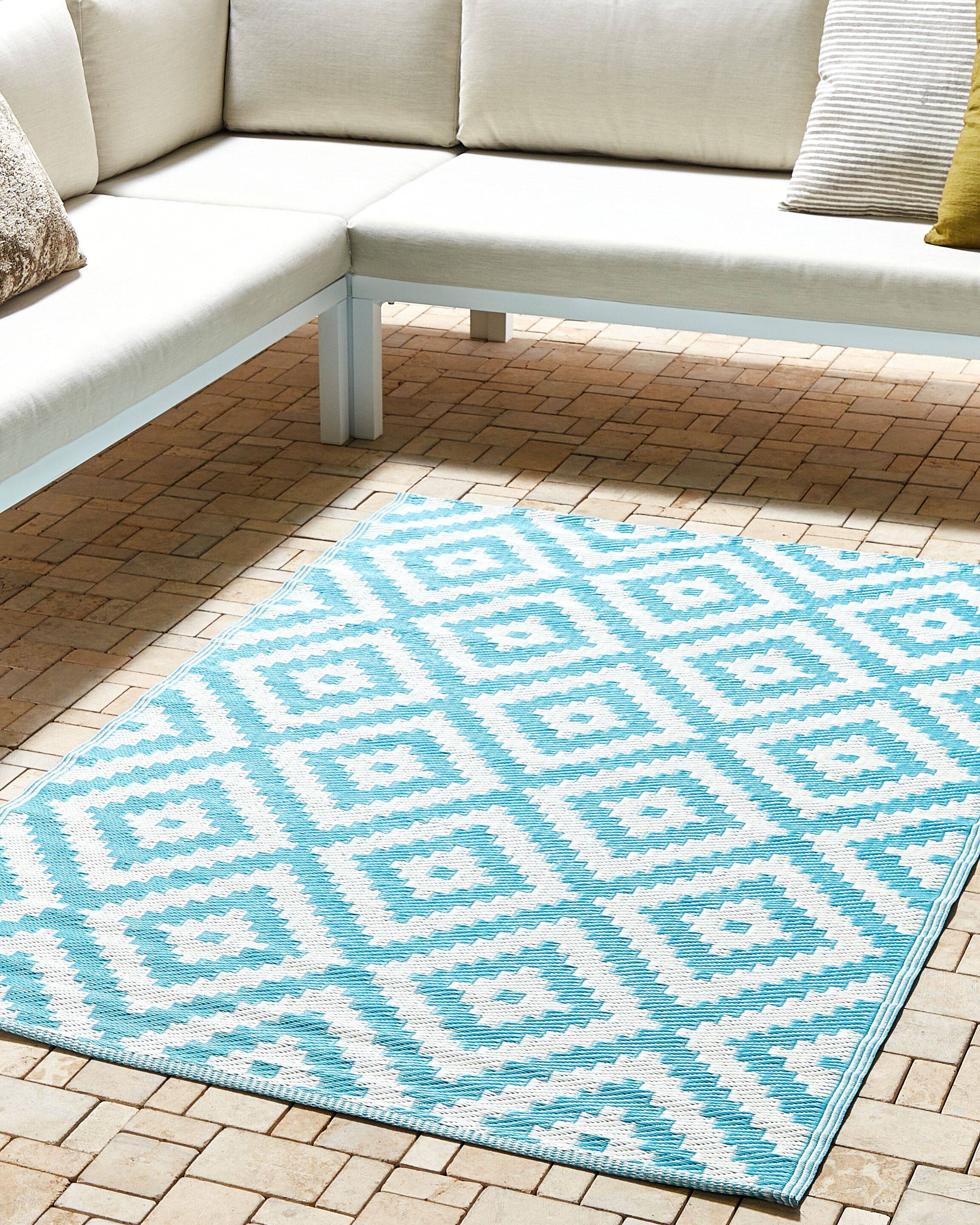Beliani - Tapis Extérieur et Intérieur Bleu Clair et Blanc en Polypropylène Motif Losanges pour Salon ou Balcon Scandinave et Boho 120 x 180 cm Beliani - Imagen 2