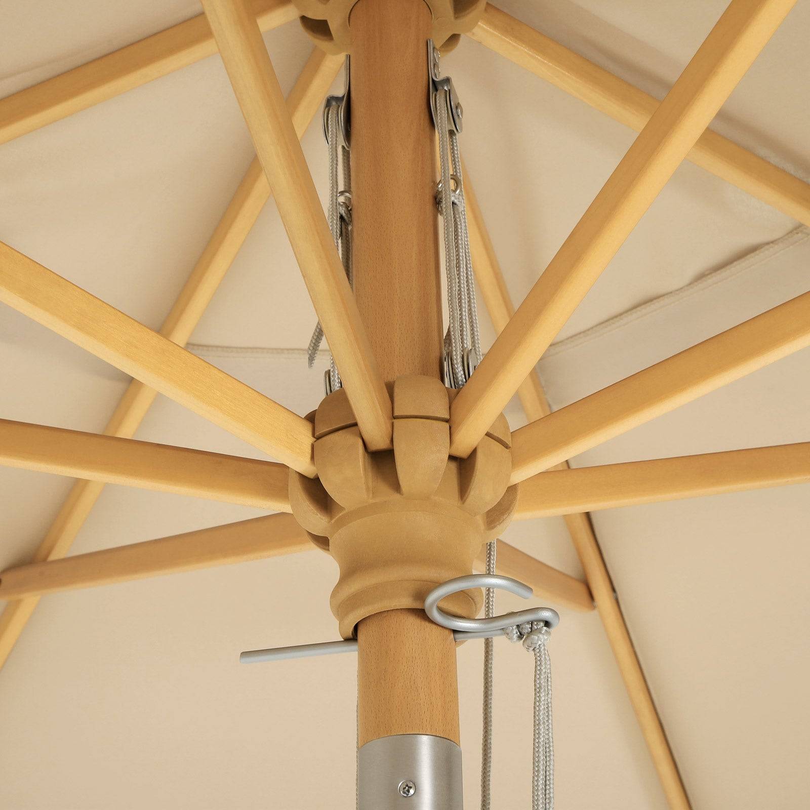 Helloshop26 - Parasol 3 m ombrelle octogonal protection solaire anti-uv UPF 50+ mât et baleines en bois inclinable sans socle pour terrasse balcon jardin taupe - Imagen 3