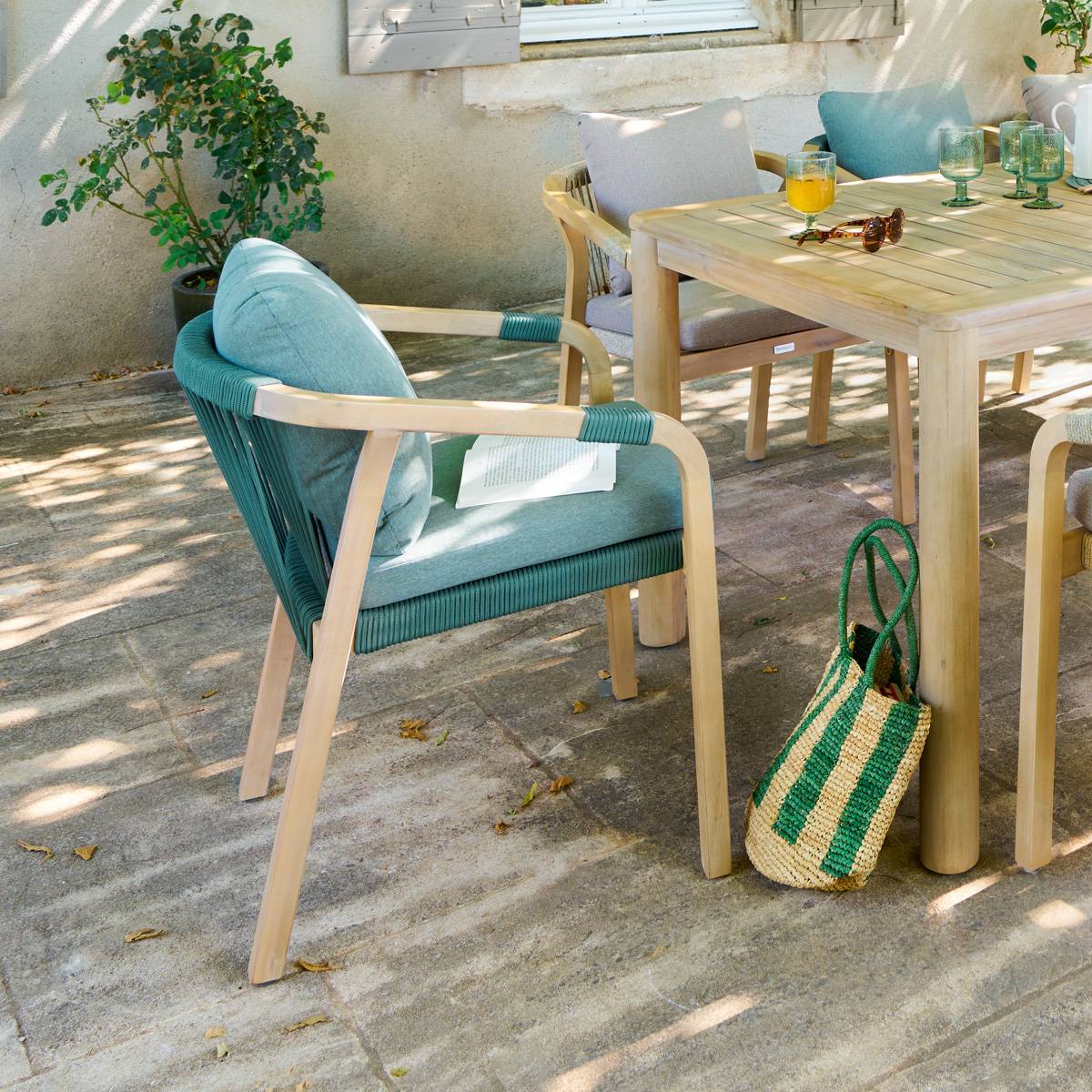 Hesperide - Fauteuil de jardin "Papouasie" vert olive en acacia Hespéride