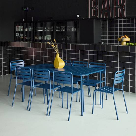 sweeek - Table de jardin métal + 8 assises bleu marine traitement antirouille. lattes et bords arrondis | sweeek - Image 3