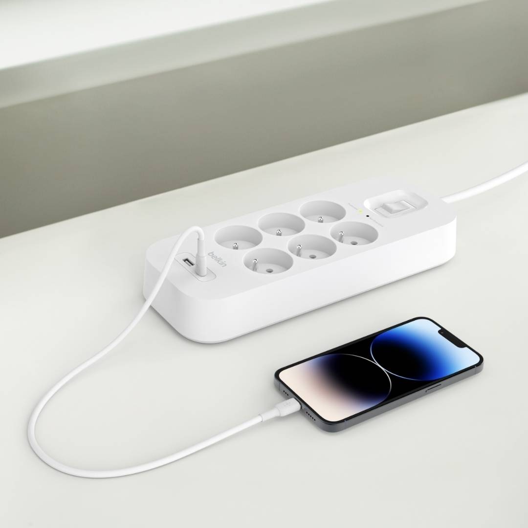 Belkin - Multiprise parafoudre avec ports USB-C et USB-A (6 prises,1 port USB-C et 1 port USB-A) - Imagen 1