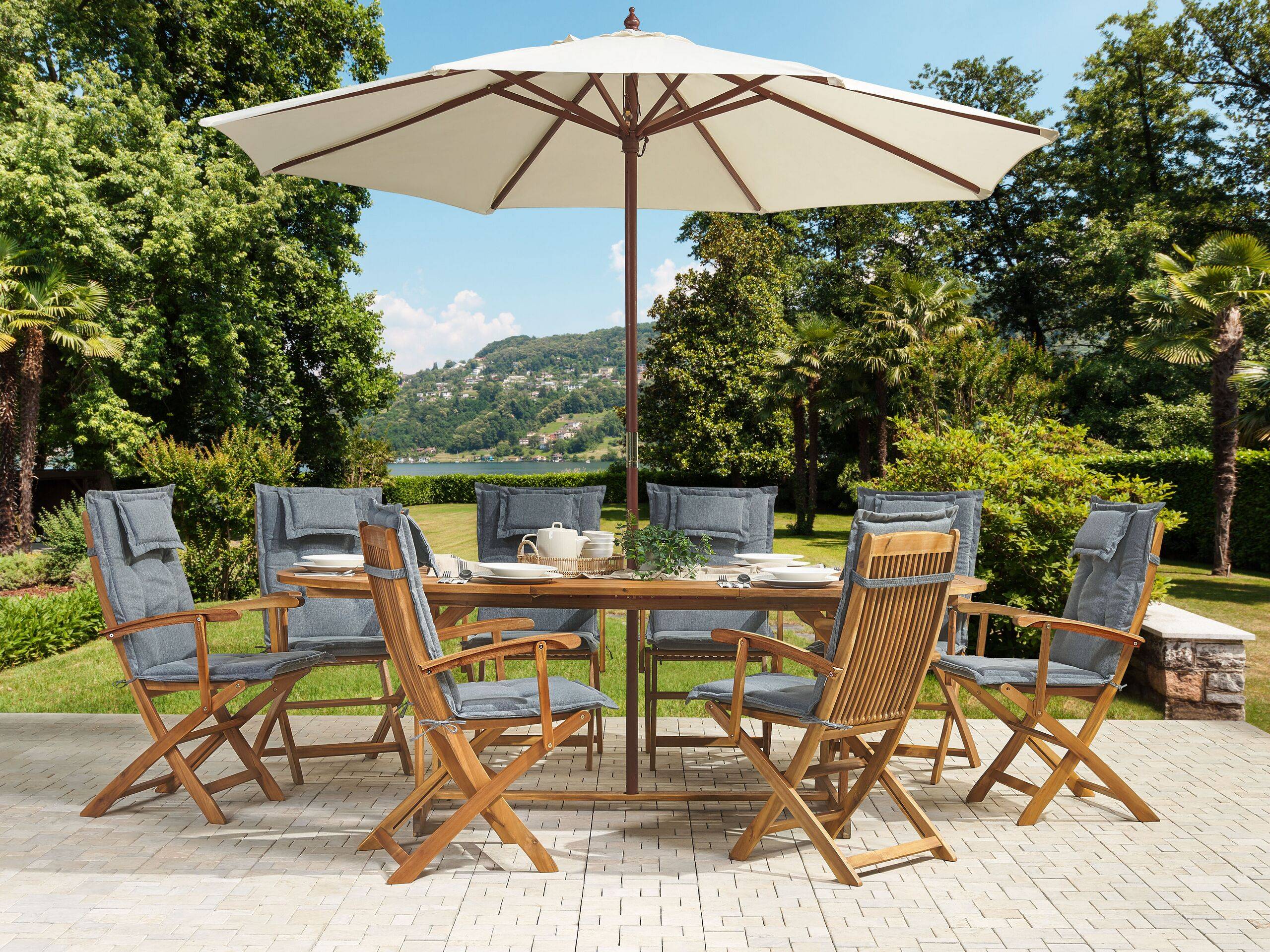 Beliani - Salon de Jardin Table Extensible Ovale et de 8 Chaises Pliables avec Coussins d'Assise Gris et Parasol en Toile Beige Beliani - Imagen 2