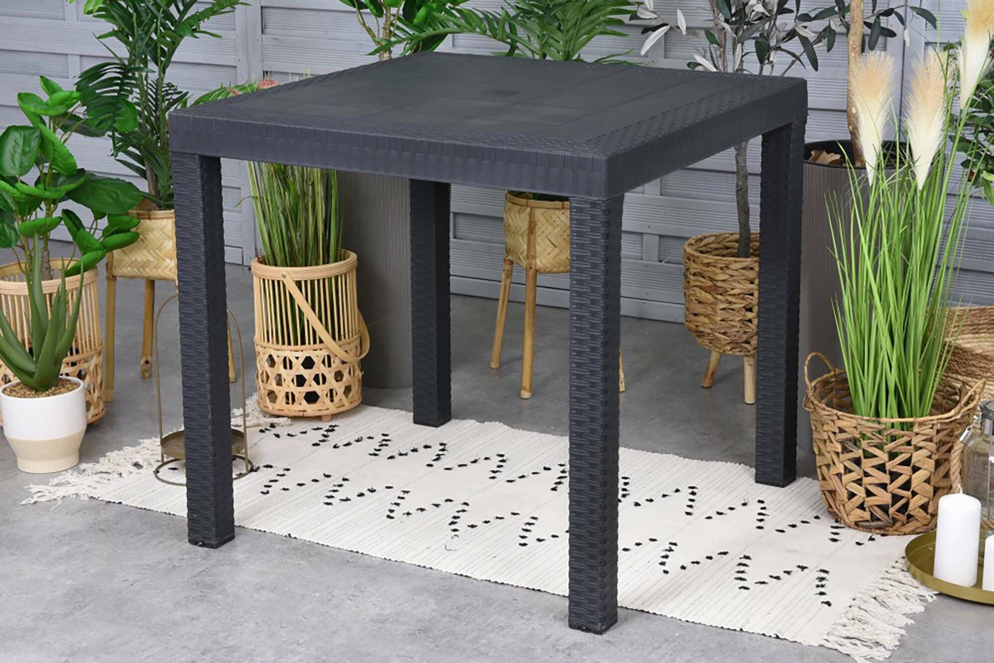 Dmora - Table d'extérieur Dguidon, Etagère carrée fixe, Table de jardin polyvalente effet rotin, 100% Made in Italy, 80x80h74 cm, Anthracite - Dmora - Imagen 5