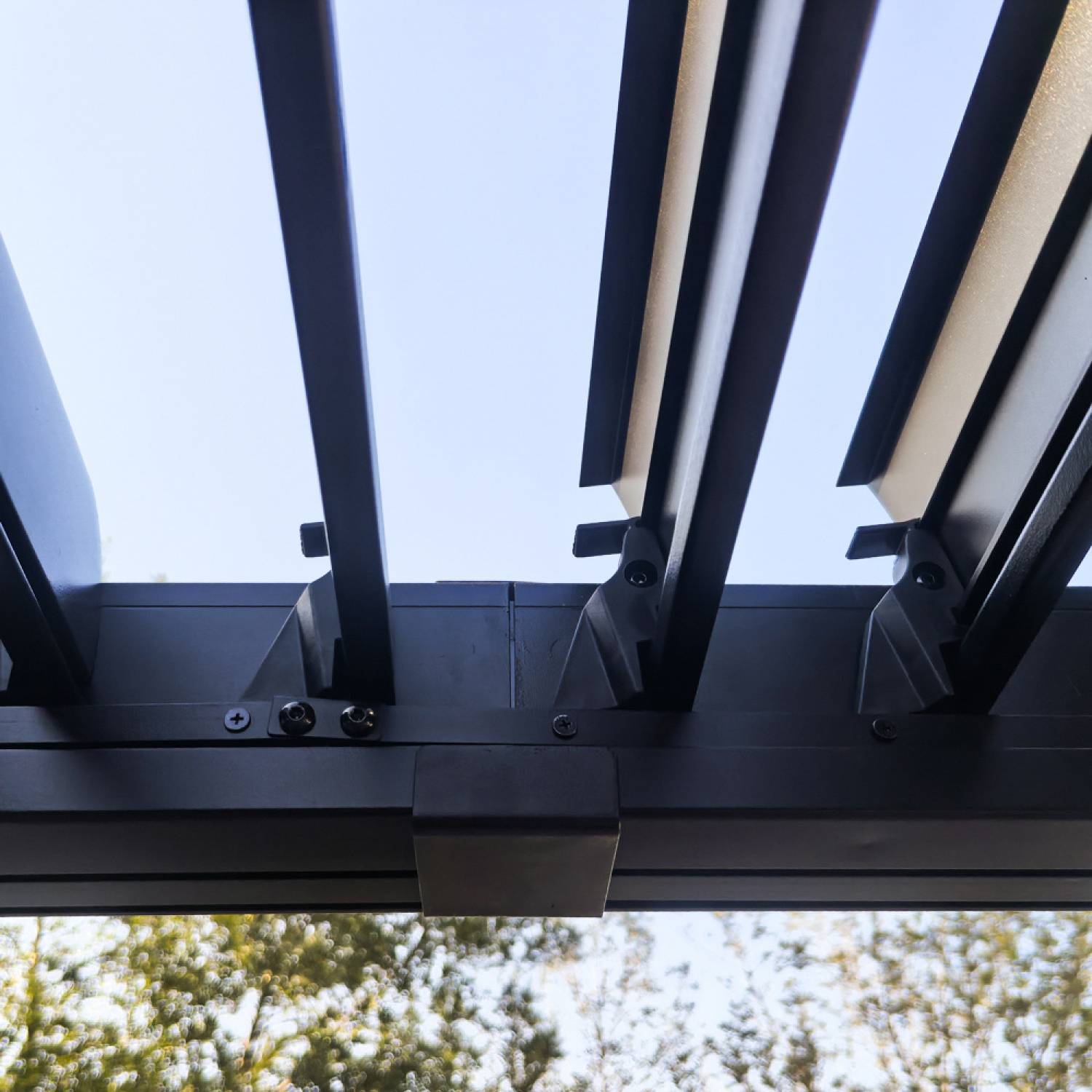 Pergola bioclimatique structure et lames orientables en aluminium noir 4x3m RHODES - Image 6