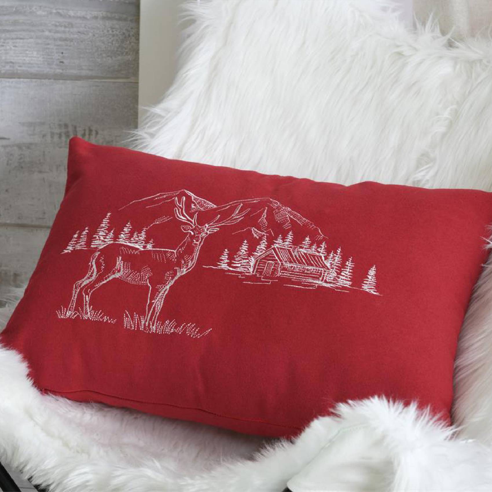 Lovely Casa - Coussin rectangulaire cerf esprit chalet brodé - LOVELY CASA - Laine/Polyester - Rouge - Image 4