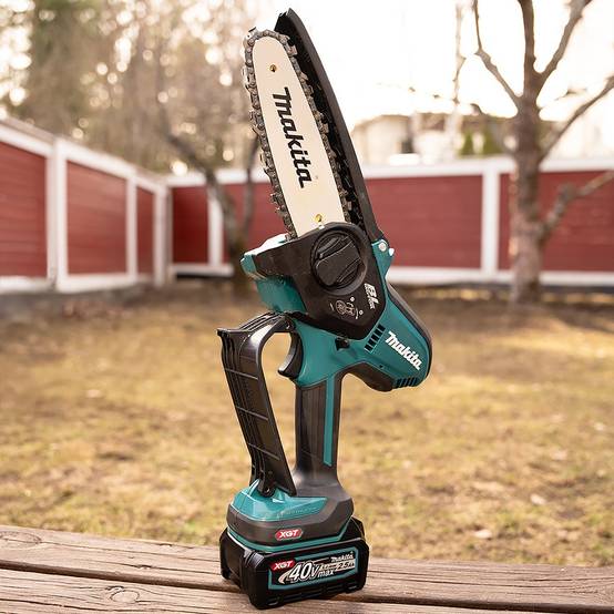 Tronçonneuse d'élagage XGT 150 mm + Huile pour chaîne - Produit seul - MAKITA - UC029GZ - Image 9