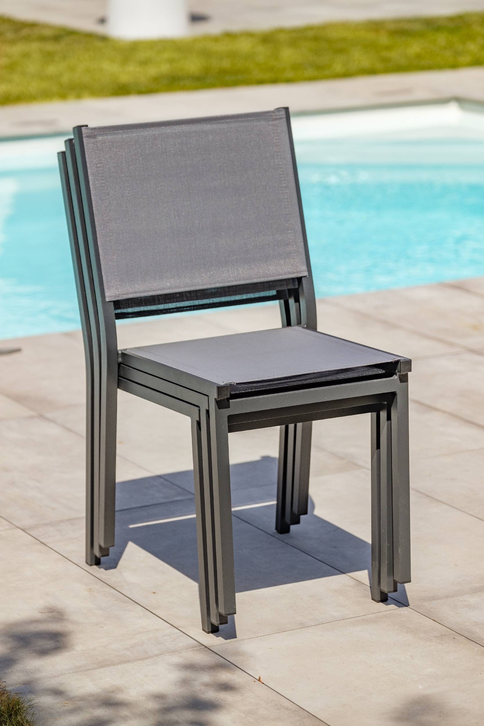 Dcb Garden - Ensemble repas 12 places en aluminium et plateau verre - Gris anthracite - TOLEDE - Imagen 6
