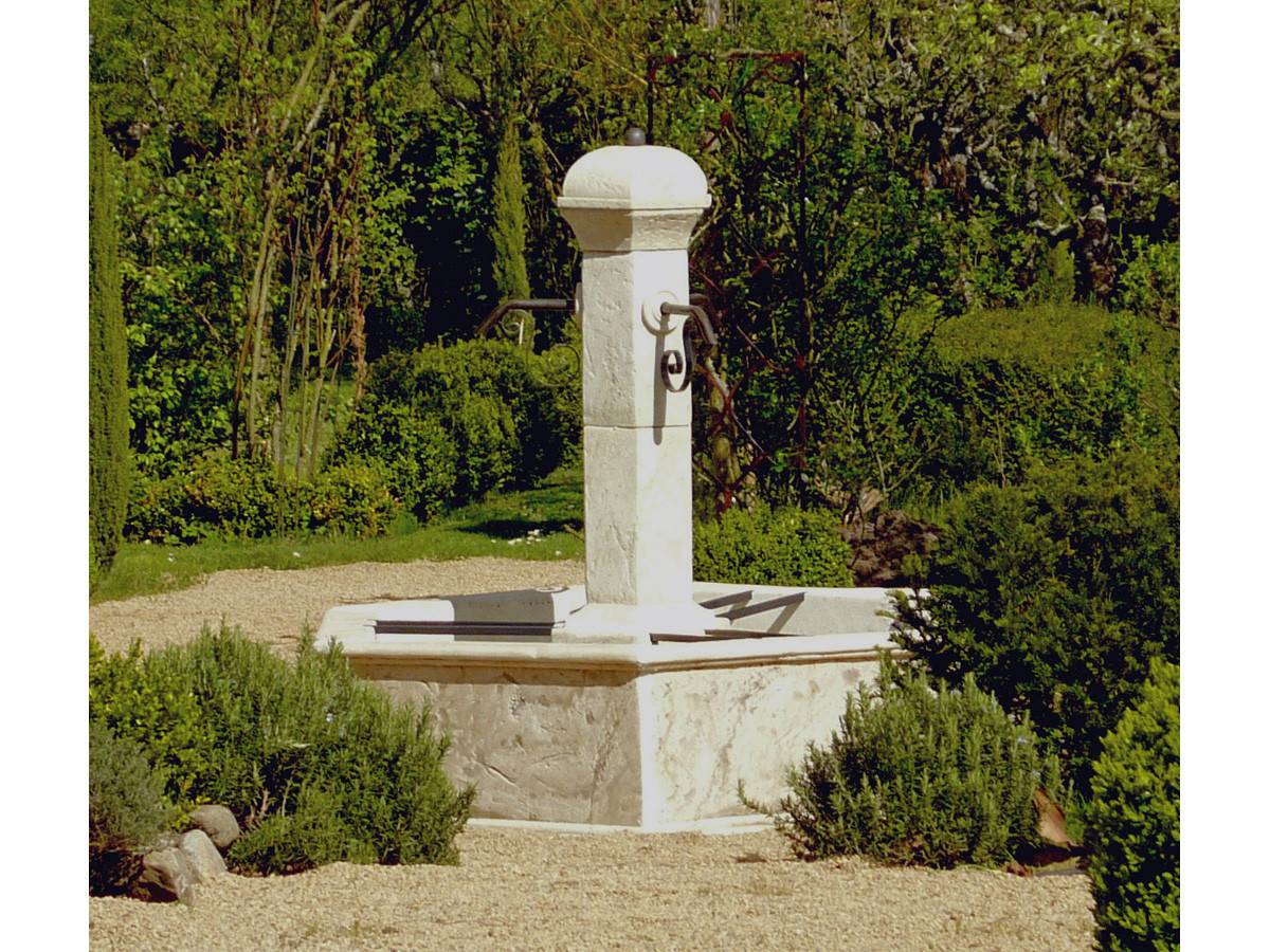 Habitat Et Jardin - Fontaine "séville"- Diamètre 180 X H.168 Cm -habitat Et Jardin