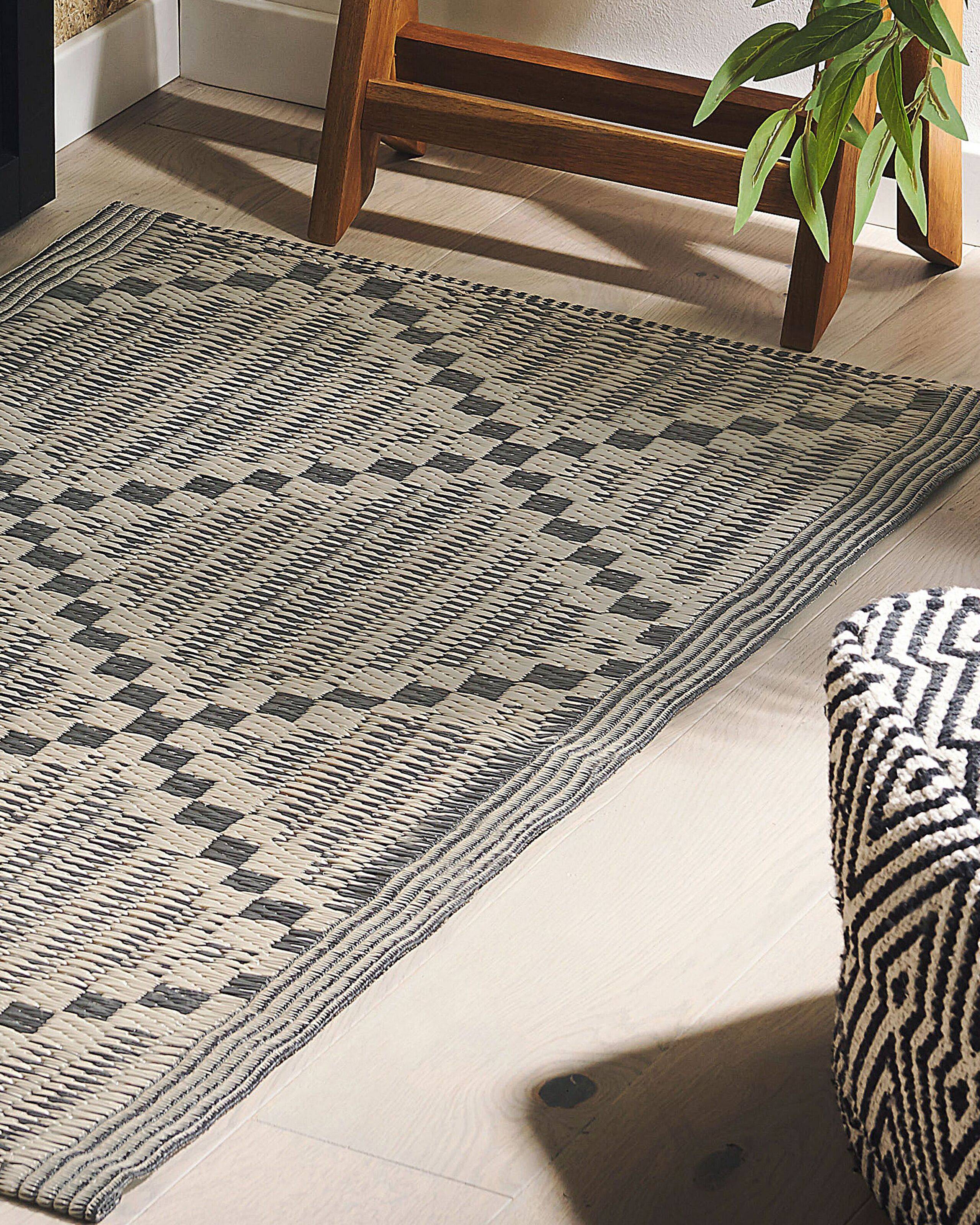 Beliani - Tapis Extérieur et Intérieur Gris et Marron en Polypropylène Motif à Carreaux pour Salon ou Terrasse au Style Minimaliste Moderne 60 x 105 cm Beliani - Imagen 2