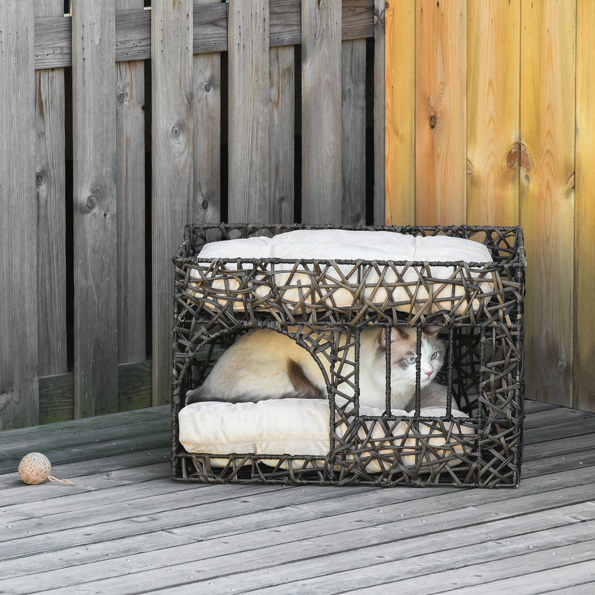 Panier pour chat en rotin à 2 niveaux, niche avec 2 coussins moelleux et fenêtre, 56 x 41 x 45 cm, couleur café foncé - Image 2