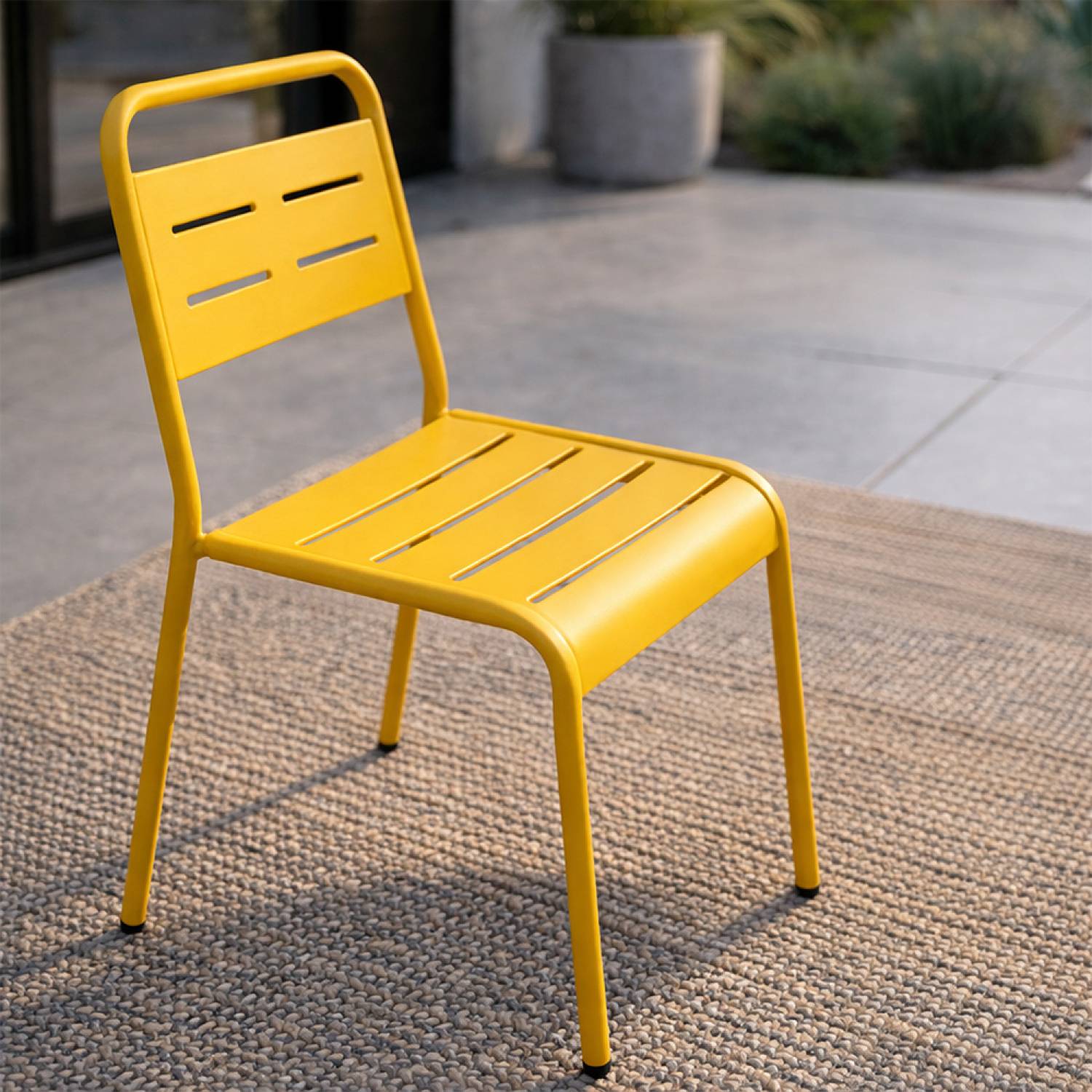 Ensemble de 4 chaises de jardin empilables jaunes BERGAME - Image 6