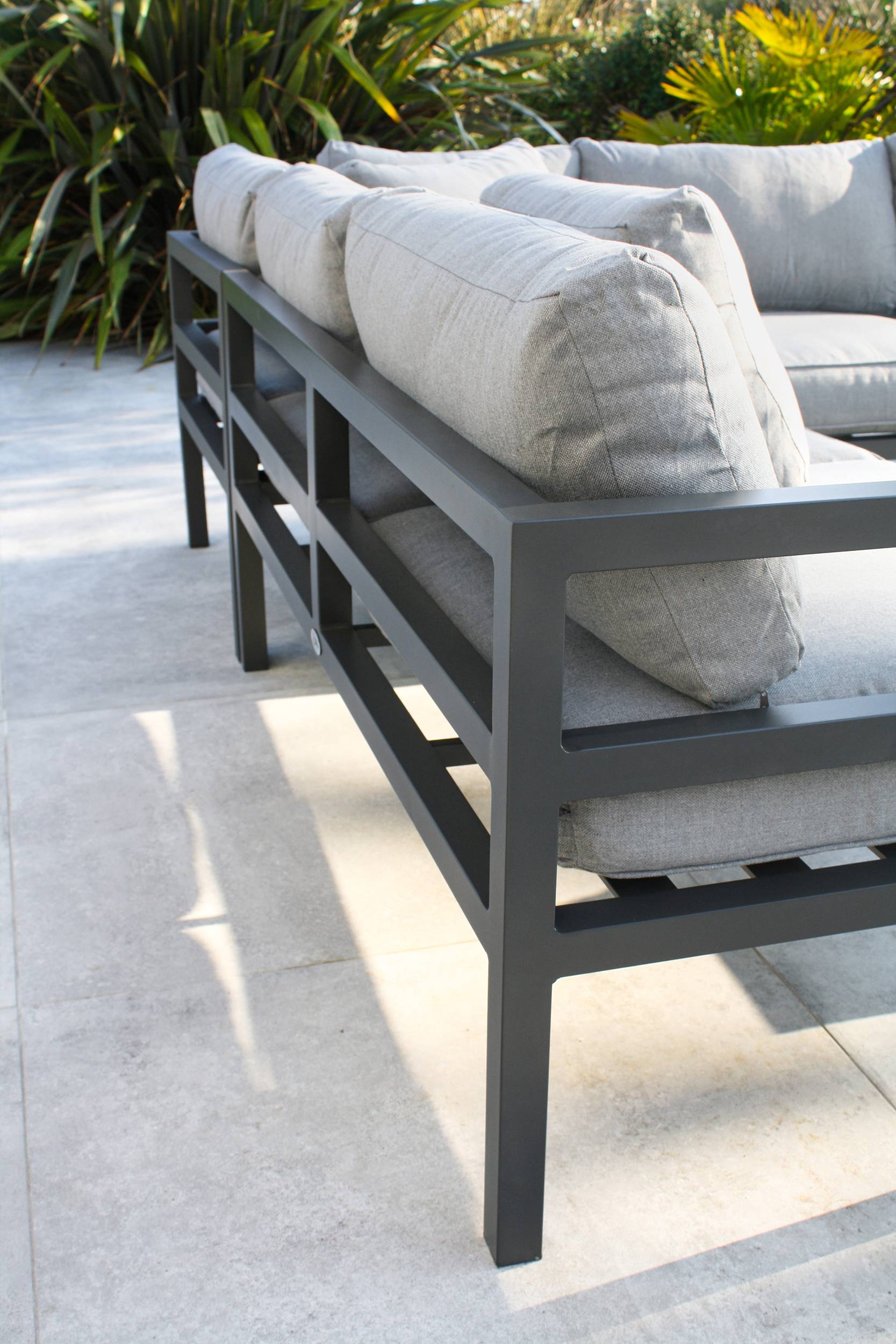 Salon de jardin d'angle 6 places en aluminium  - Gris anthracite - BEAUBOURG - Image 2