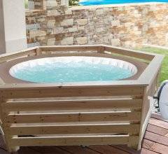 Habrita - Habillage bois hexagonal pour spas et piscines gonflables / largeur extérieure 2,77 m x largeur intérieure bord à bord 2,21 m x hauteur 0,71 m - Imagen 1
