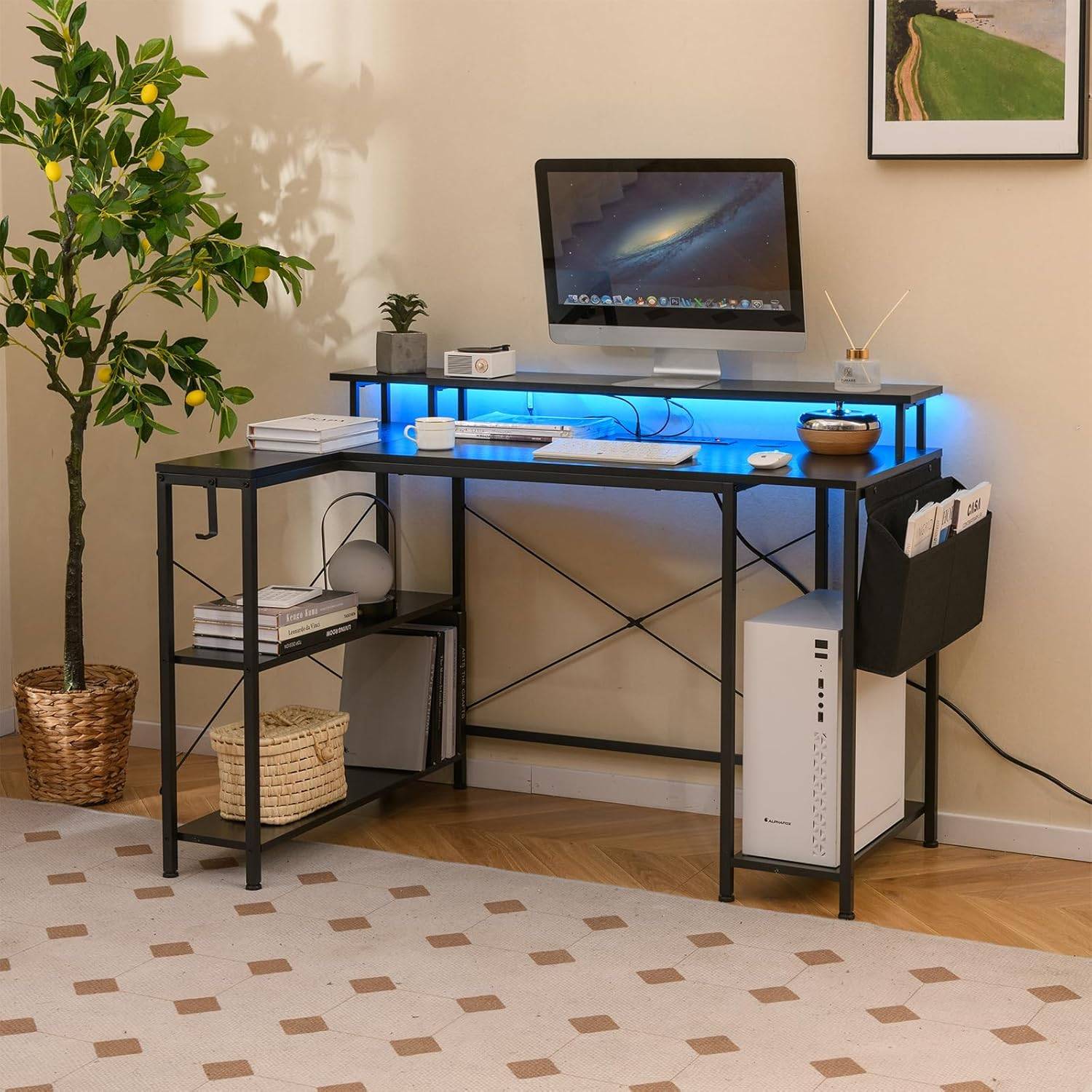 Bureau d'angle Ordinateur 120 cm LED, avec Ports USB et Prise de Courant, Table imformatique Etagères de Rangement et Support d’Ecran(Noir) - Image 4