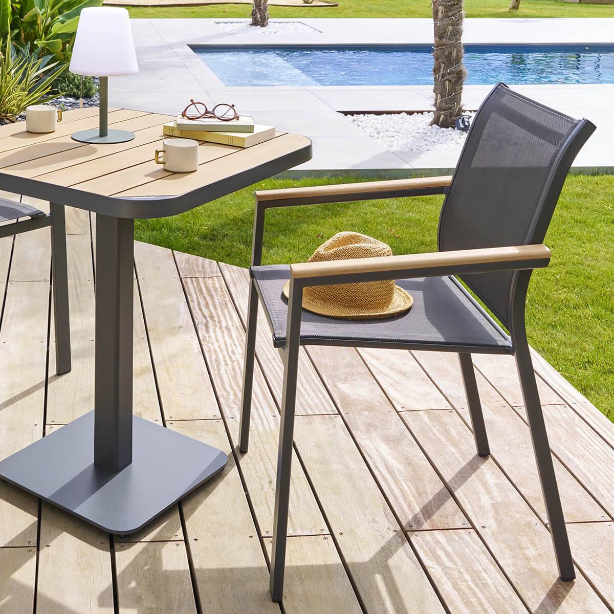 Hesperide - Fauteuil de jardin empilable "Essentia" graphite et acacia en aluminium traité en epoxy Hespéride - Image 1