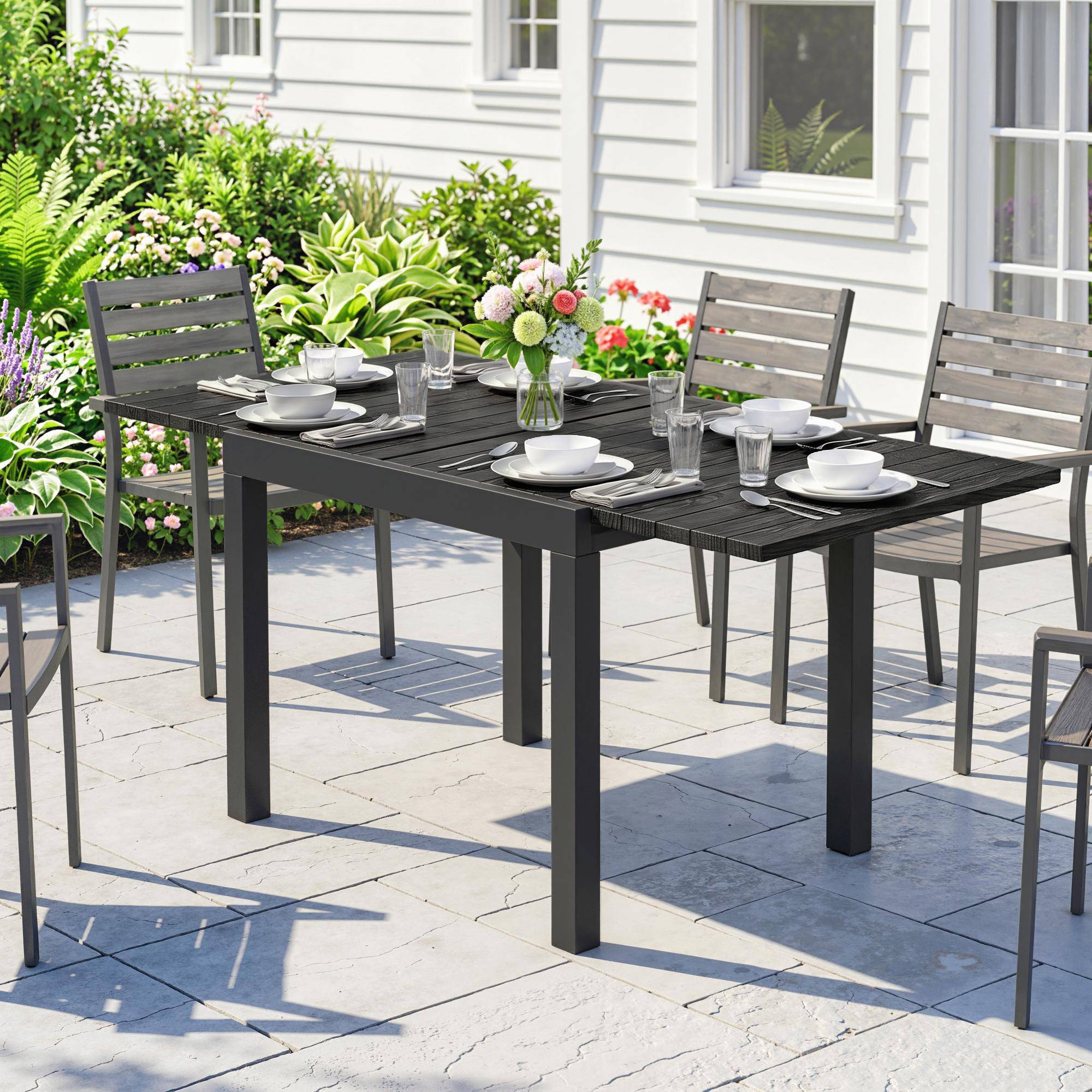 Table de jardin extensible 80/160 cm pour 4 à 6 personnes, en aluminium avec plateau à lattes, aspect bois, noire. - Image 3
