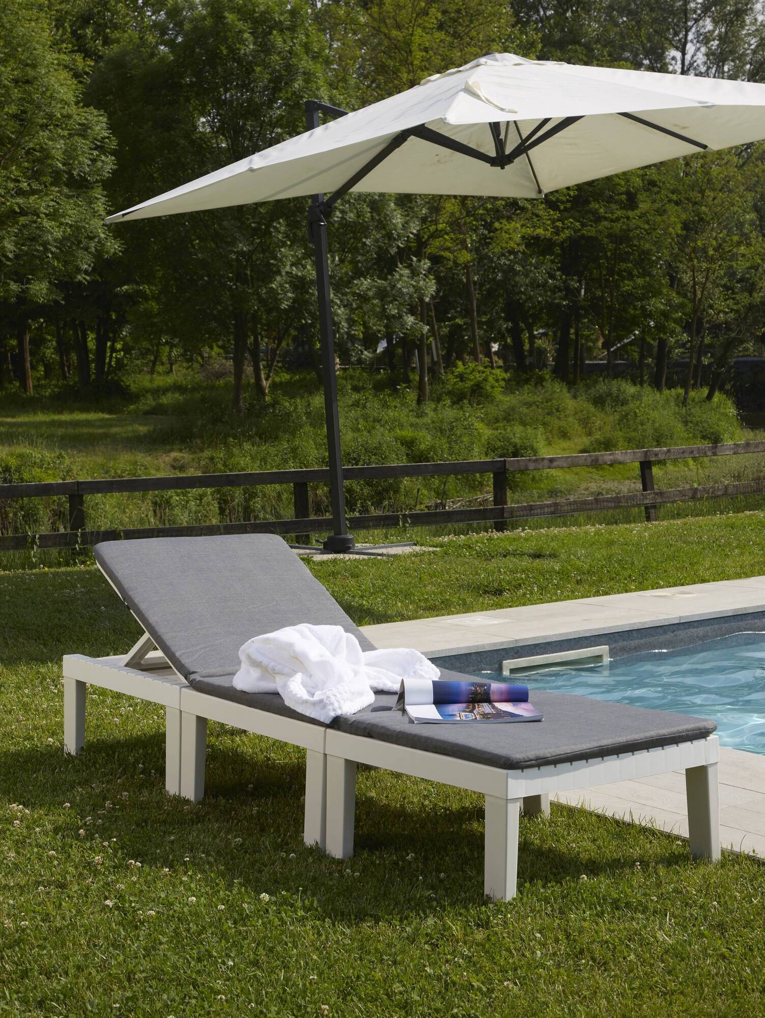 Dmora - Ensemble de salon d'extérieur Cervia, Composition de jardin avec 2 sièges avec dossier et 1 module multifonction, Lounge avec coussins, Blanc - Dmora - Imagen 4