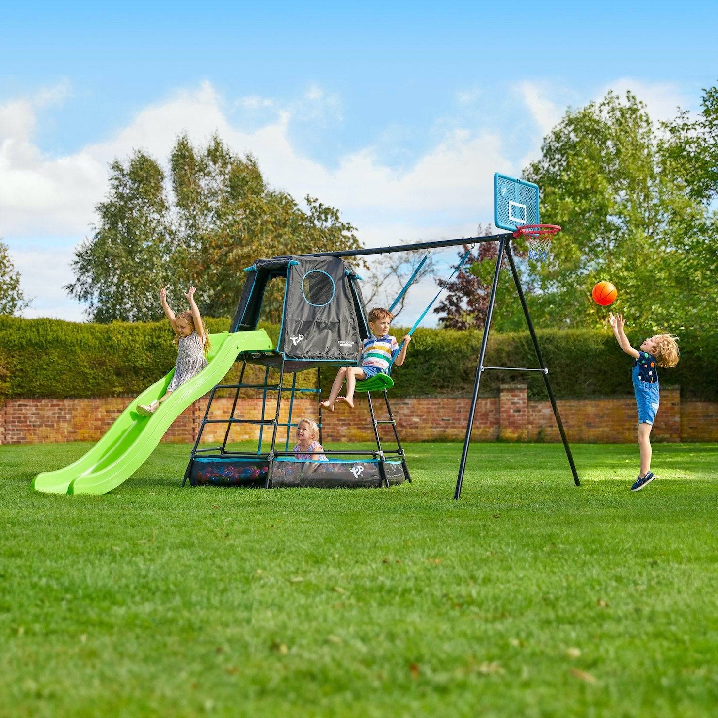 Tp Toys - Aire de jeux métal  EXPLORER TOUR noir - tapis explorer - balançoire - basket - toboggan - piscine à balles h246 cm - Imagen 1