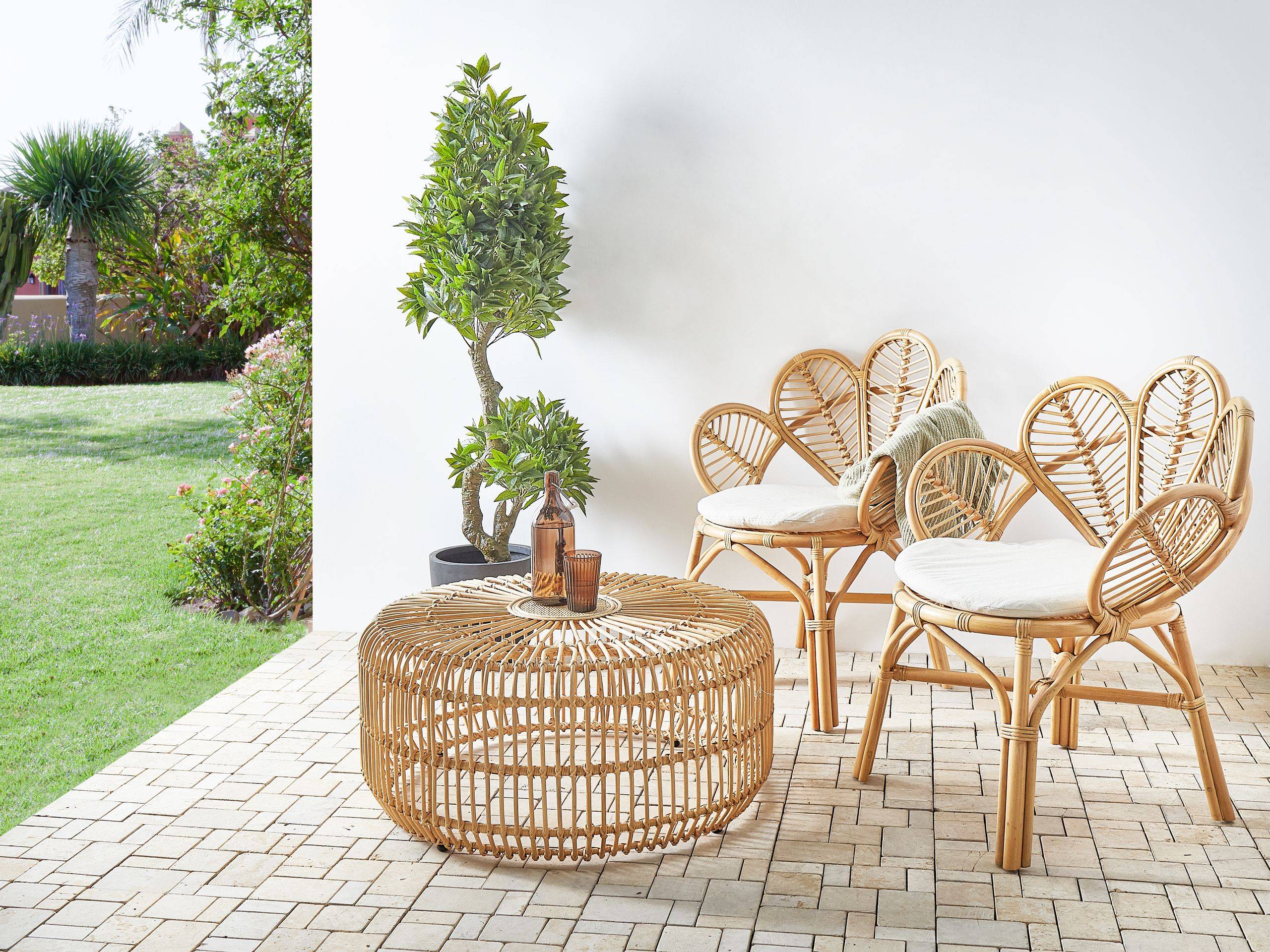 Beliani - Ensemble Bistro en Rotin Naturel 74 x 61 x 88 cm 2 Chaises et Table Basse pour Extérieur et Intérieur Boho Rustique - Imagen 2