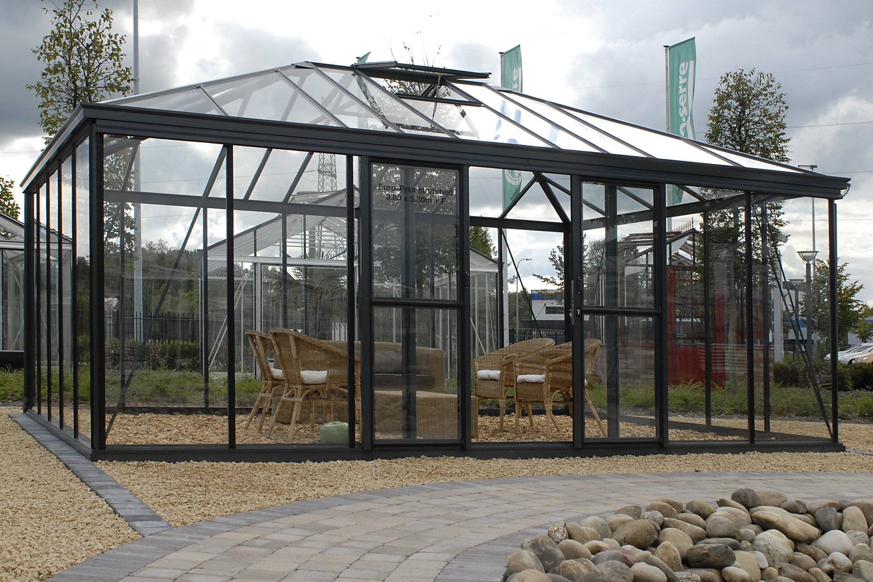 15m²  -  Serre en polycarbonate 8 mm alvéolés  - Euro Pyra Stretched - Laquée - 15m² - vert jonc - L'atelier Des Serres - Imagen 2
