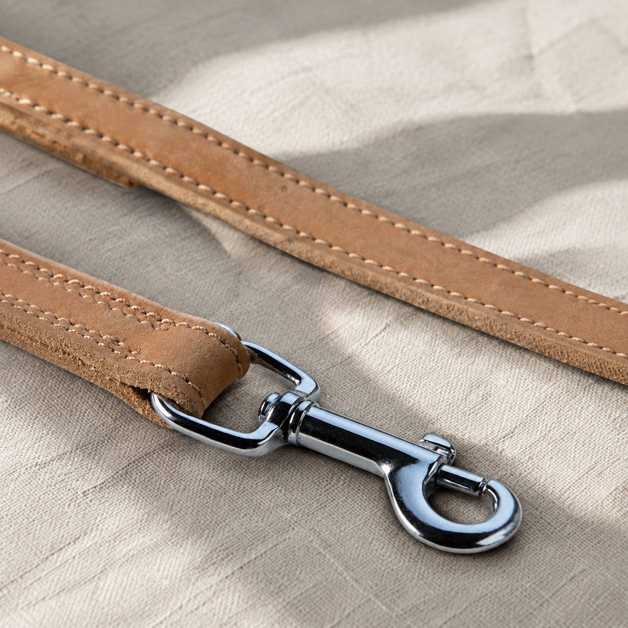 Laisse pour chien en cuir durable réglable mousqueton inox marron clair - Image 3