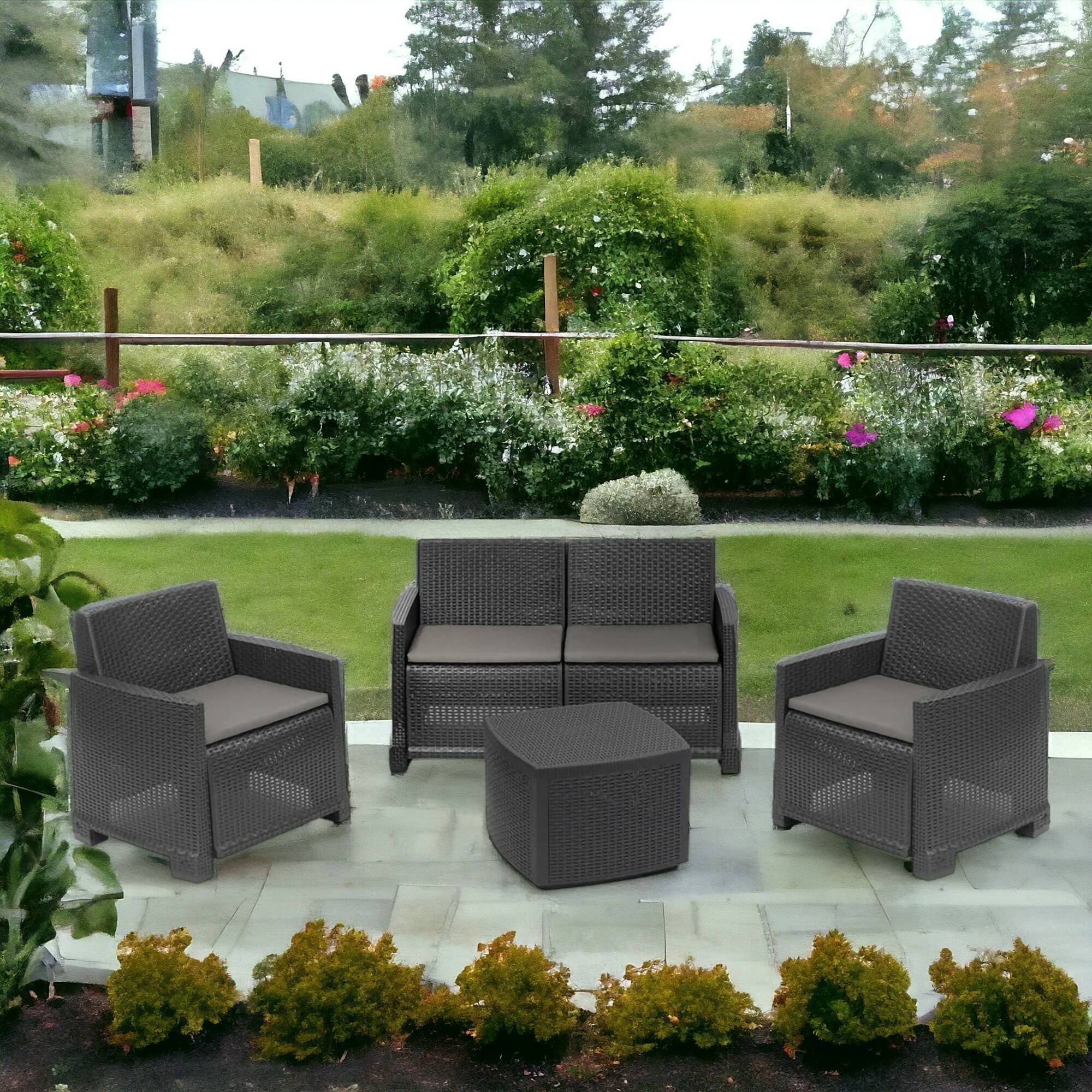 Dmora - Salon d'extérieur Dbalestrer, Composition de jardin avec 2 fauteuils, 1 canapé et 1 table de rangement, Effet rotin avec coussins, Anthracite - Dmora - Imagen 5
