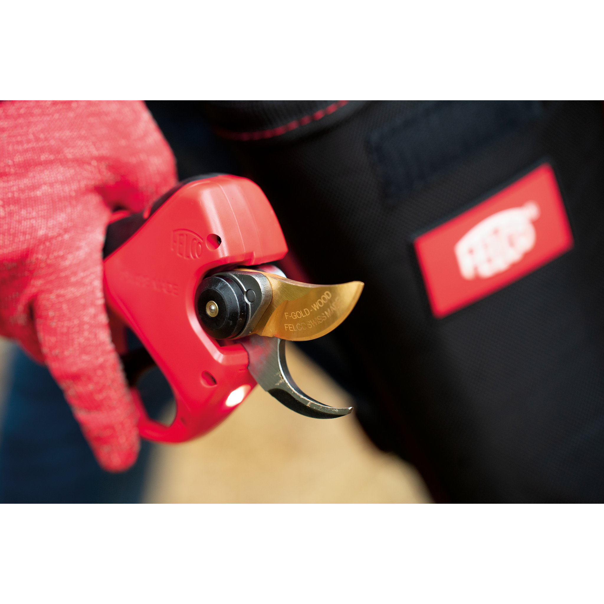 Felco - FELCO 834W Sécateur électrique professionnel avec 2 batteries 14,4V, coupe jusqu’à 34 mm, lame F-GOLD WOOD, mallette de transport - Image 4