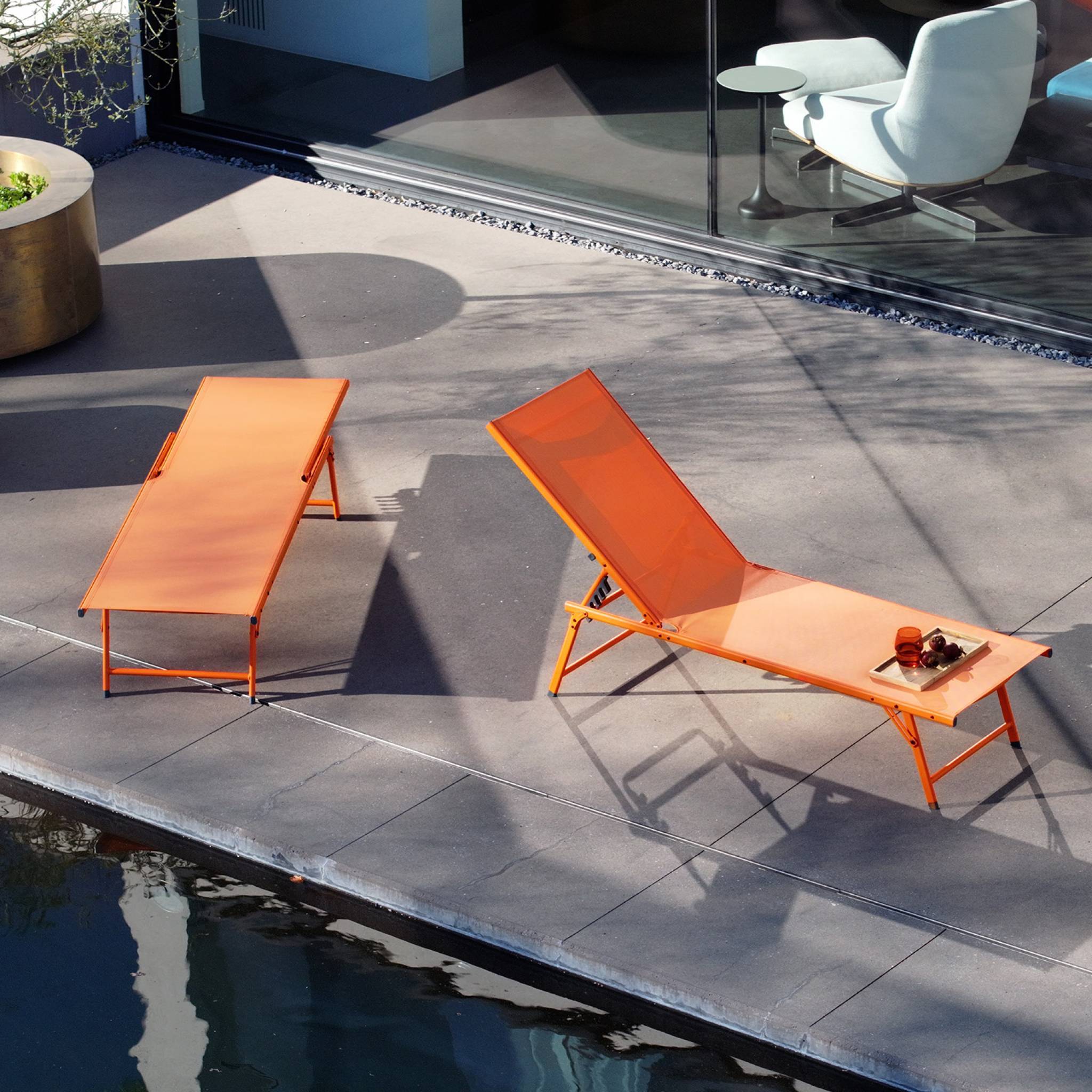 sweeek - Lot de 2 bains de soleil acier textilène inclinable 4 positions Tropea orange. 165 x 54.5 x 82.5 cm | sweeek - Image 5