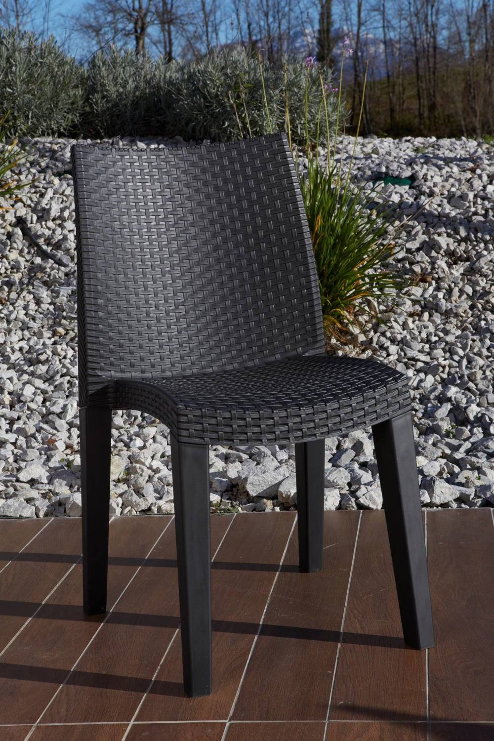 Dmora - Lot de 4 chaises d'extérieur Dmaldin, sièges de jardin, chaise de table à manger, fauteuil d'extérieur effet rotin, 55x48h86 cm, Anthracite - Dmora - Imagen 7