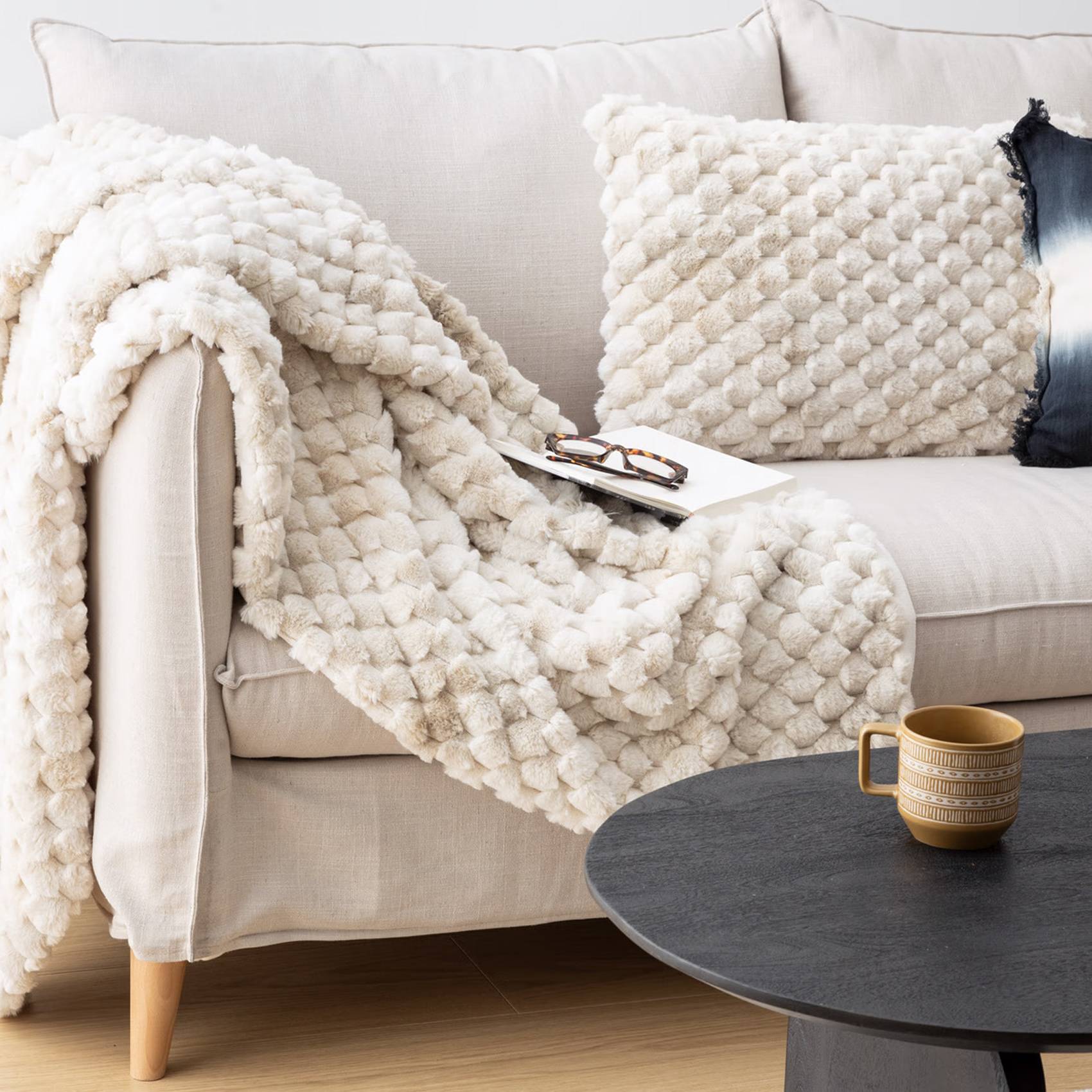 Atmosphera - Coussin fourrure Adriel beige 38x58cm - Atmosphera Créateur d'intérieur - Imagen 6