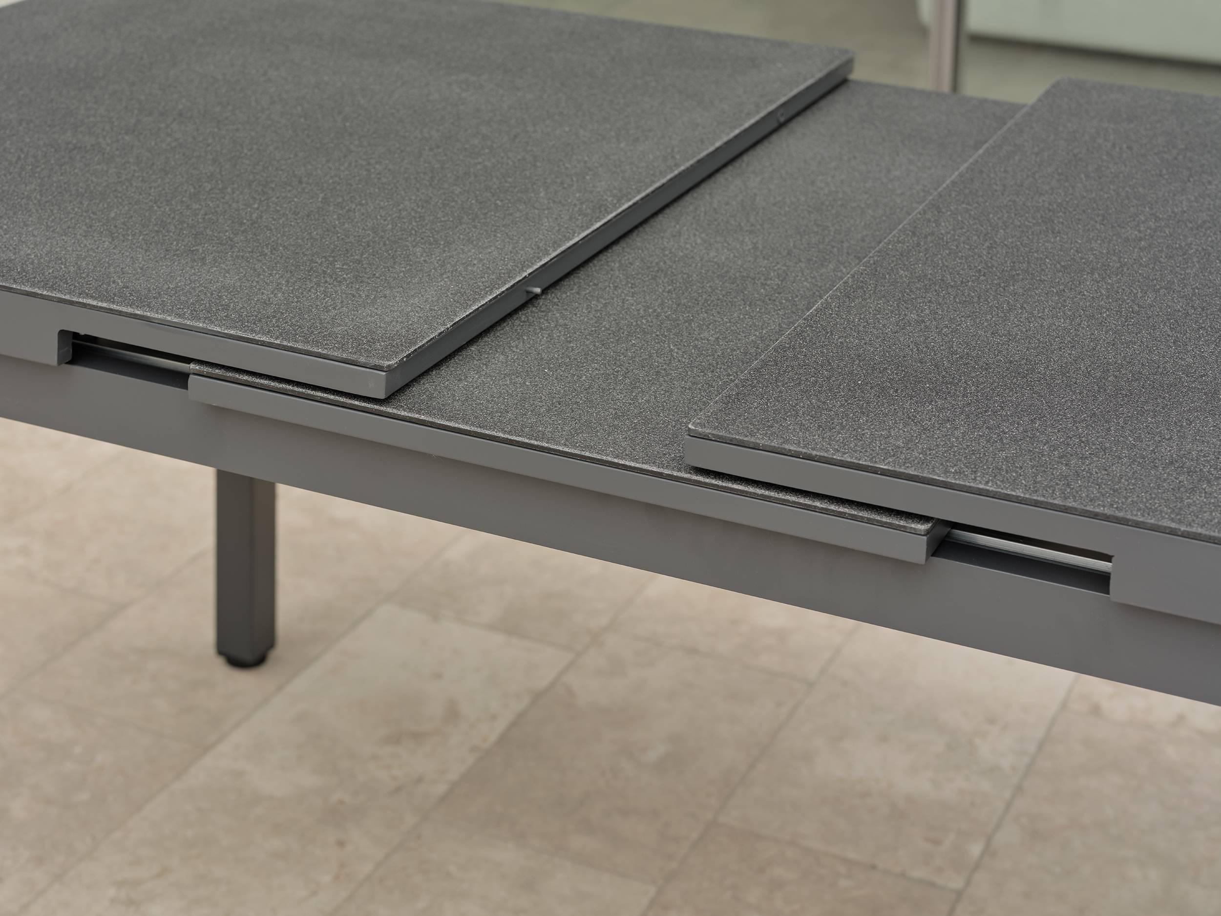 Dcb Garden - Table en alu et spraystone avec rallonge automatiquee - Gris anthracite - DANIA - Image 8