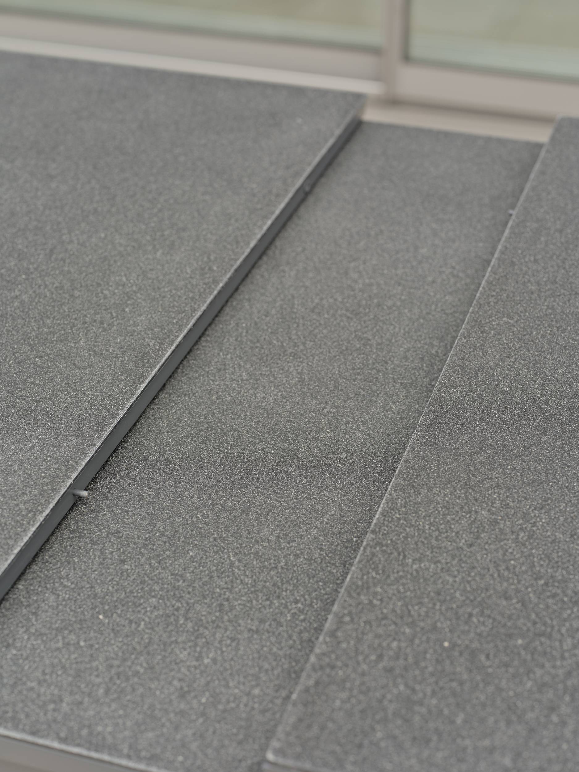 Dcb Garden - Table en alu et spraystone avec rallonge automatiquee - Gris anthracite - DANIA - Image 4