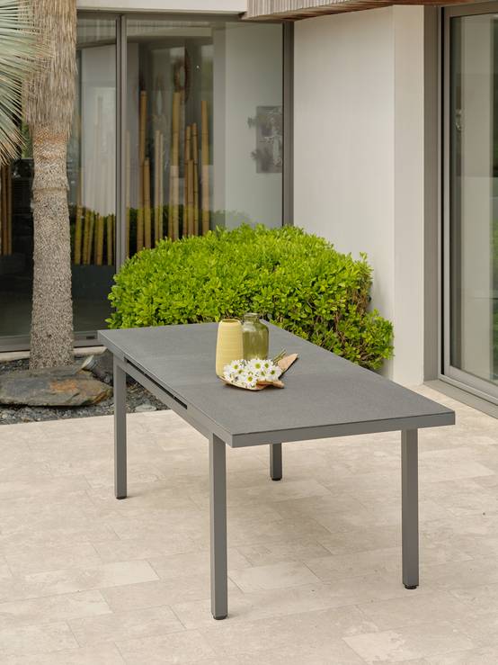 Dcb Garden - Table en alu et spraystone avec rallonge automatiquee - Gris anthracite - DANIA - Image 1