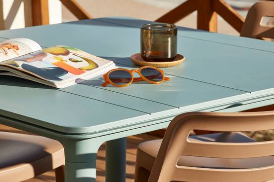 Table carrée 90x90 Noa garbar plastique marron - Image 7