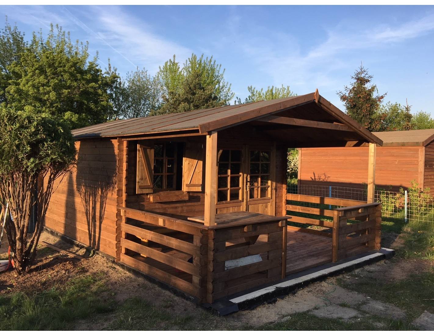 Altanka - Abri de jardin en bois - 4x4 m + terrasse avec balustrade et avant-toit en bois - 24 m2 - Traité - DOM181+DOM78+DOM79+POD05 - ALTANKA - Imagen 9