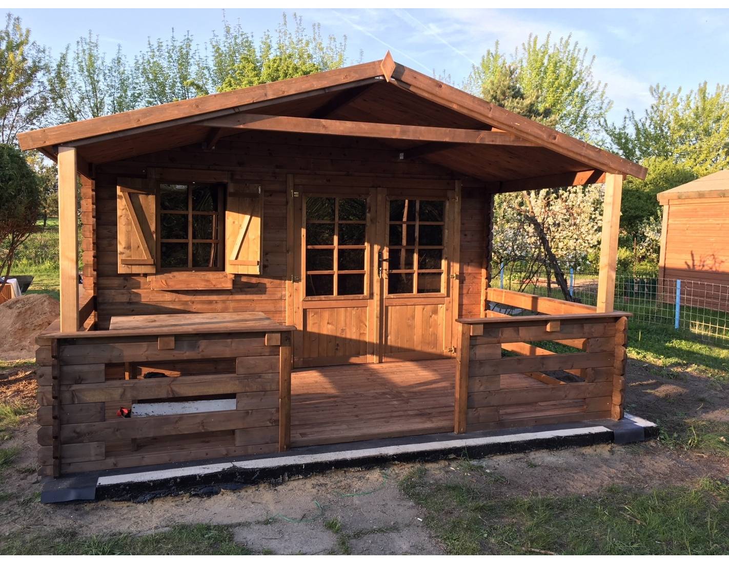 Altanka - Abri de jardin en bois - 4x4 m + terrasse avec balustrade et avant-toit en bois - 24 m2 - Traité - DOM181+DOM78+DOM79+POD05 - ALTANKA - Imagen 8