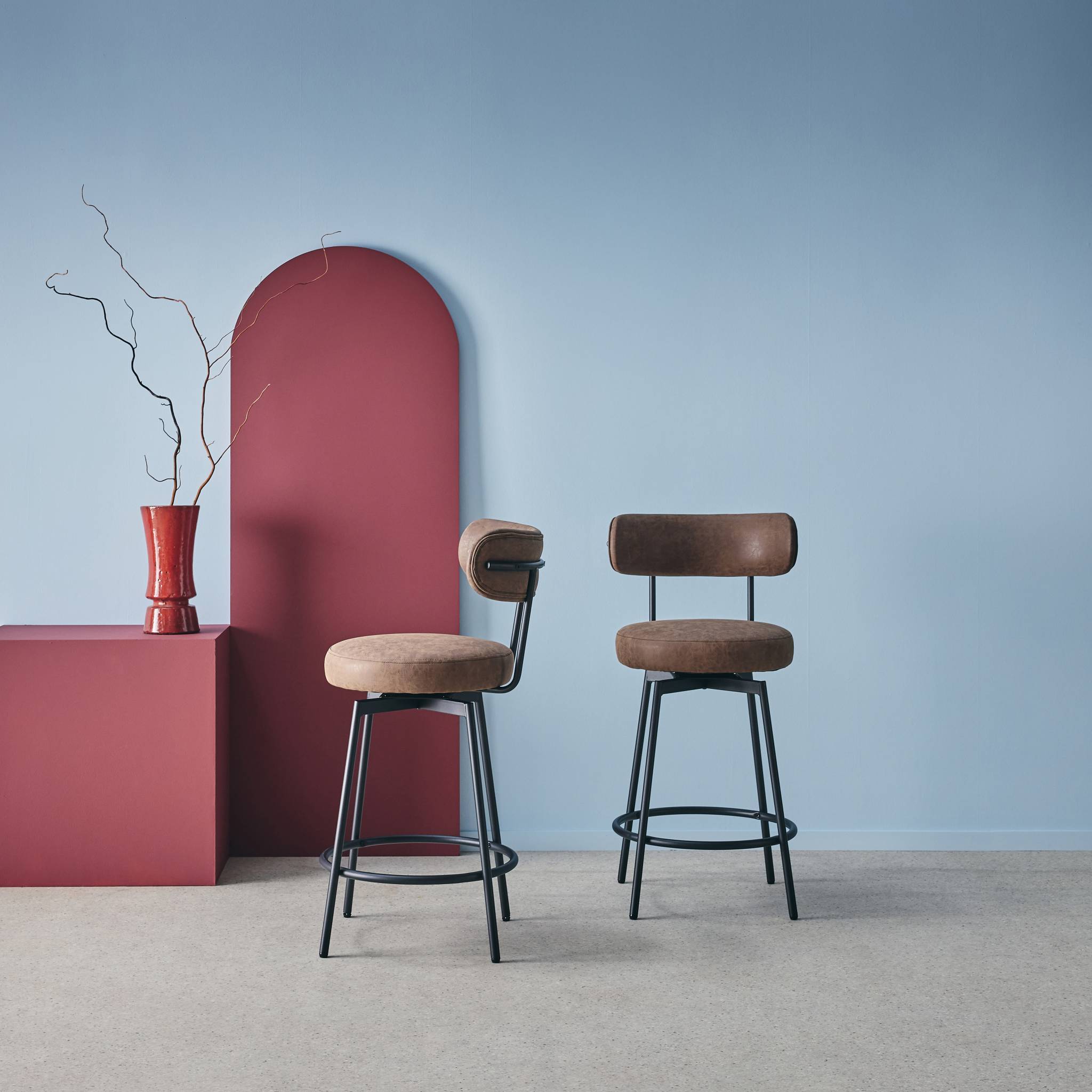 sweeek - Lot de deux tabourets de bar assise rotative métal noir et simili cuir marron - L 50 x P 50 x H 92cm - Iris | sweeek - Image 5