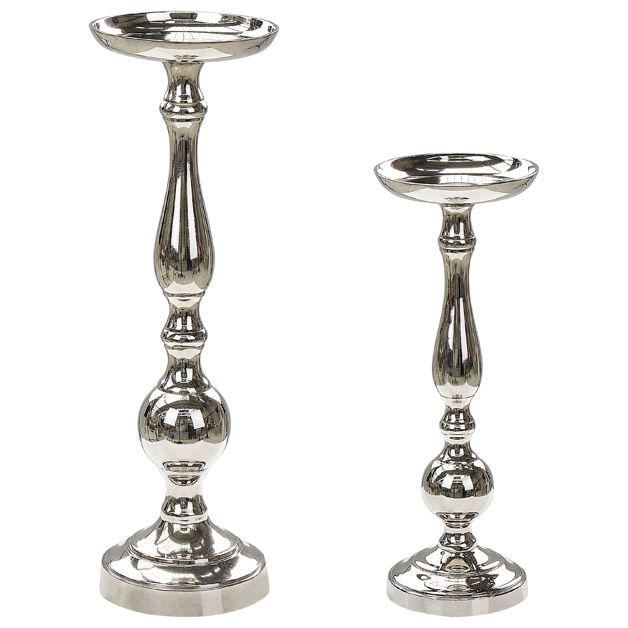 Beliani - Lot de 2 Bougeoirs en Aluminium Argenté 30/39 cm Finition Brillante Robuste Bougies Parfaites pour la Chambre et le Salon Eclairage Doux - Imagen 1