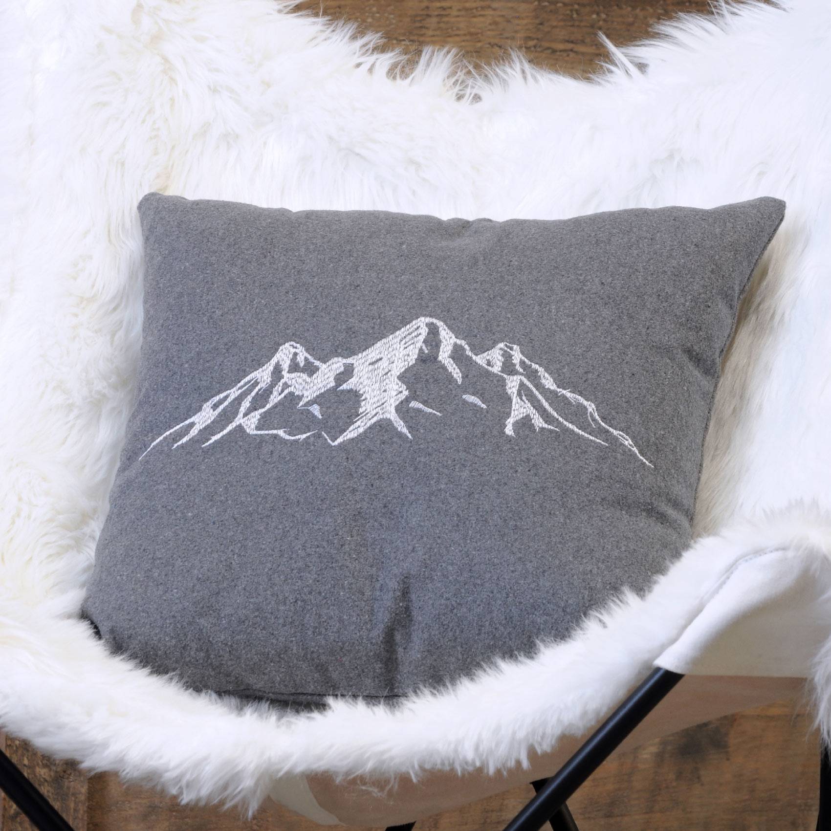 Lovely Casa - Coussin brodé montagne - LOVELY CASA - Imagen 4