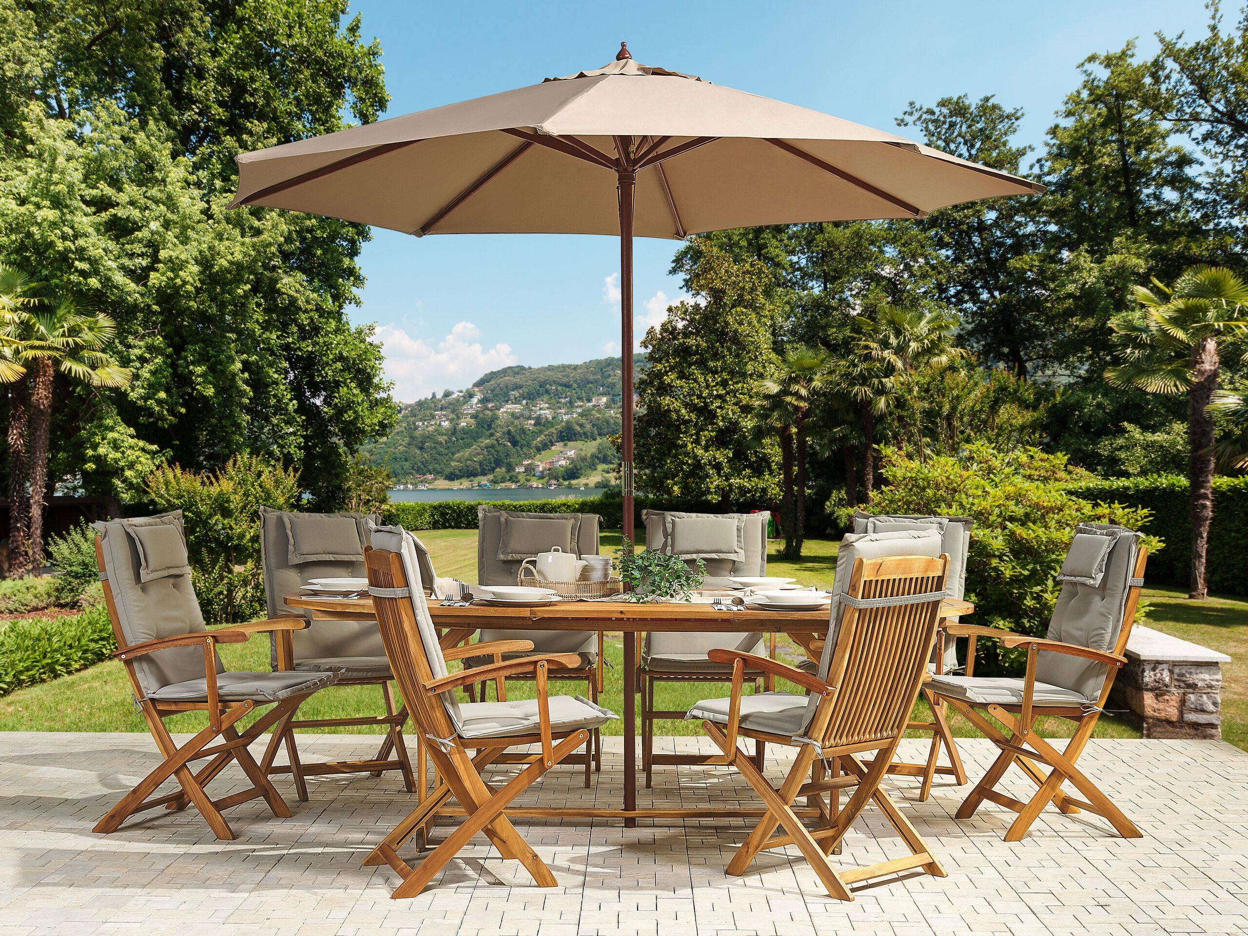Beliani - Ensemble de Jardin Table Extensible Ovale et de 8 Chaises Pliables avec Coussins d'Assise Gris Beige et Parasol en Toile Beige Beliani - Imagen 2