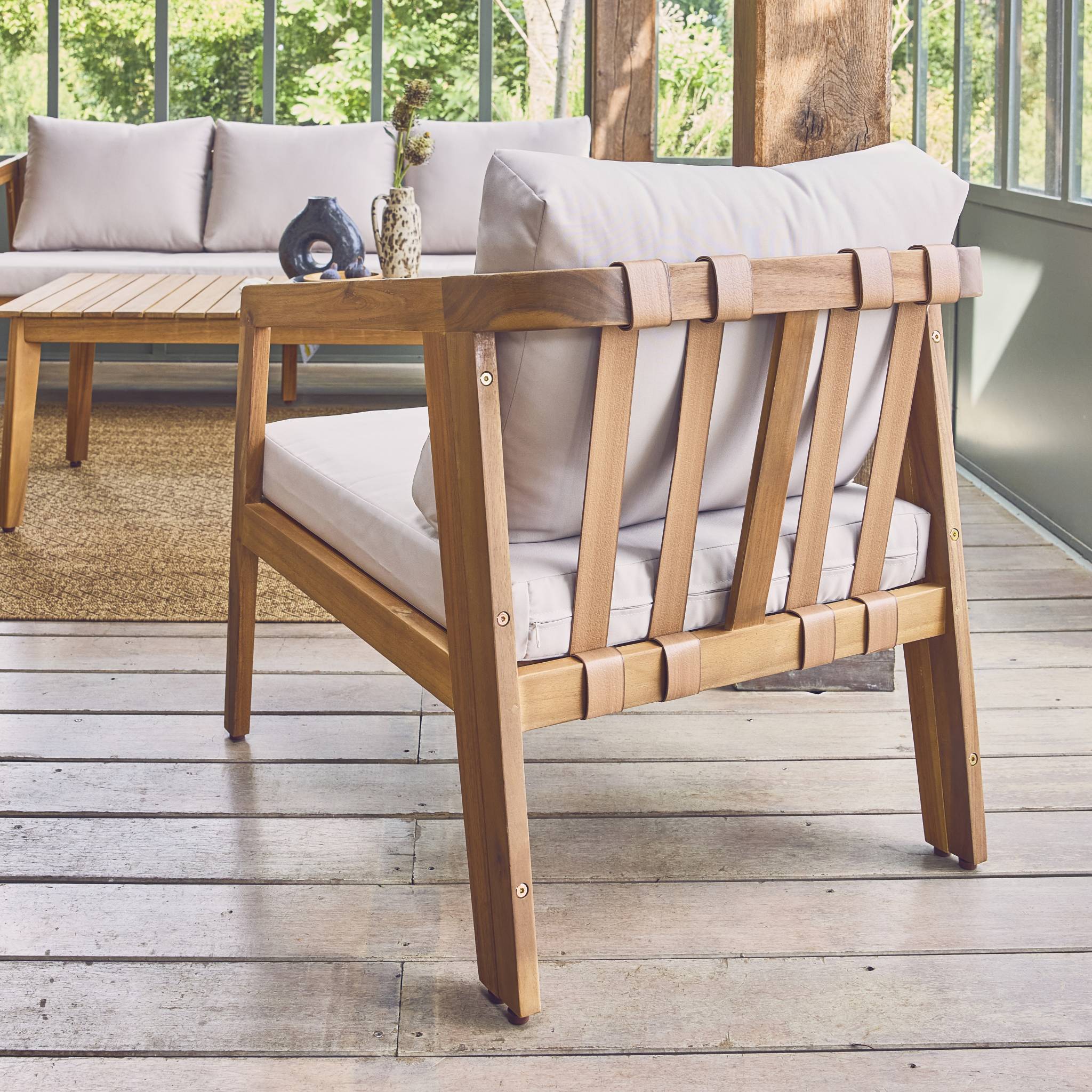 sweeek - Salon de jardin beige 5 places bois d'acacia LOBERIA avec lanières effet cuir | sweeek - Image 3